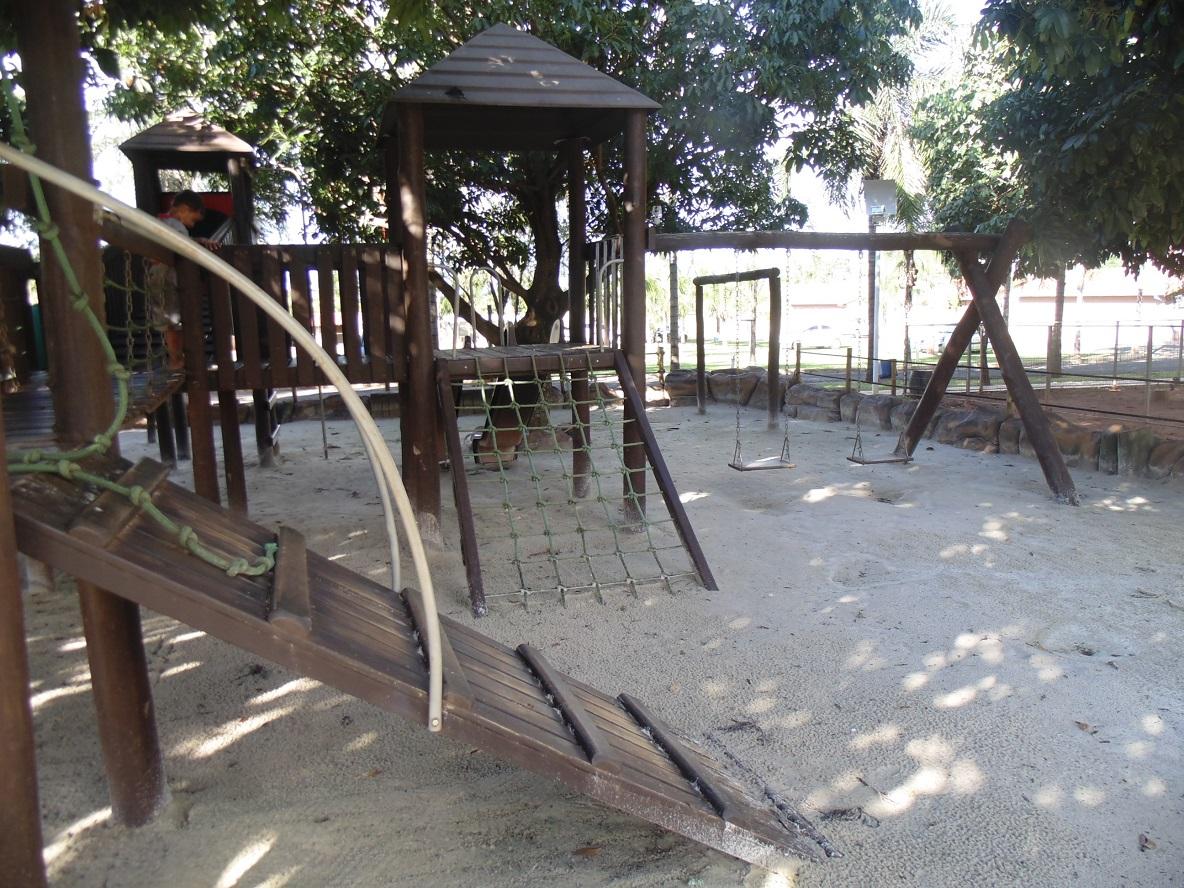 image-housing-carousel