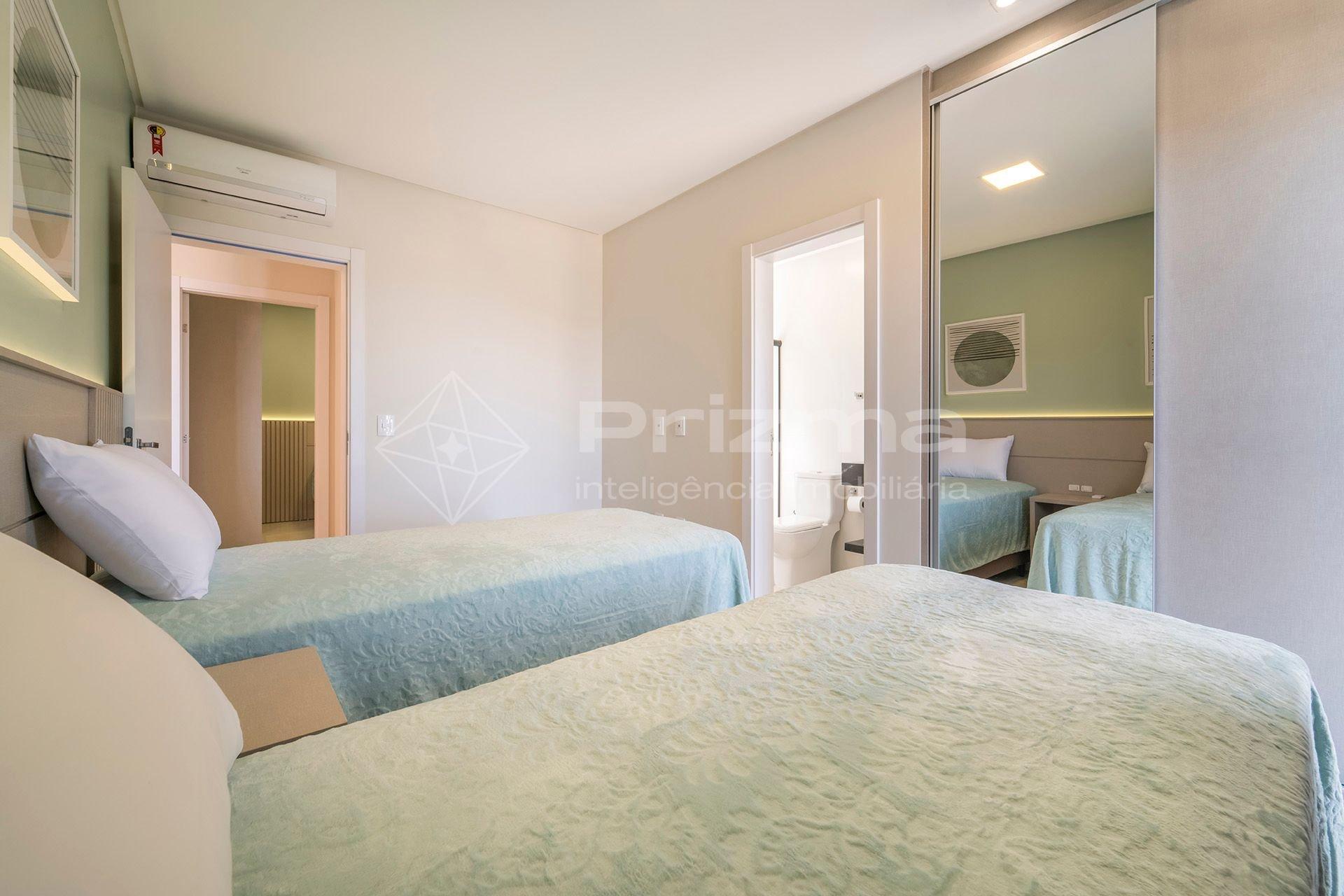 image-housing-carousel