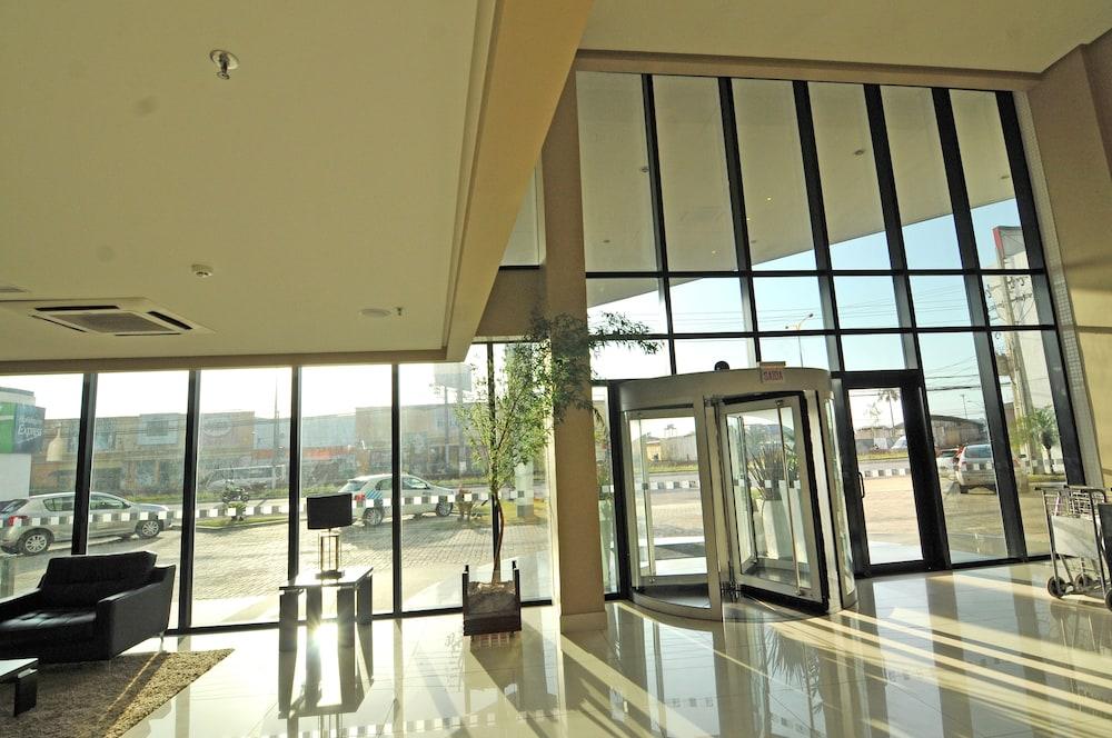 image-housing-carousel