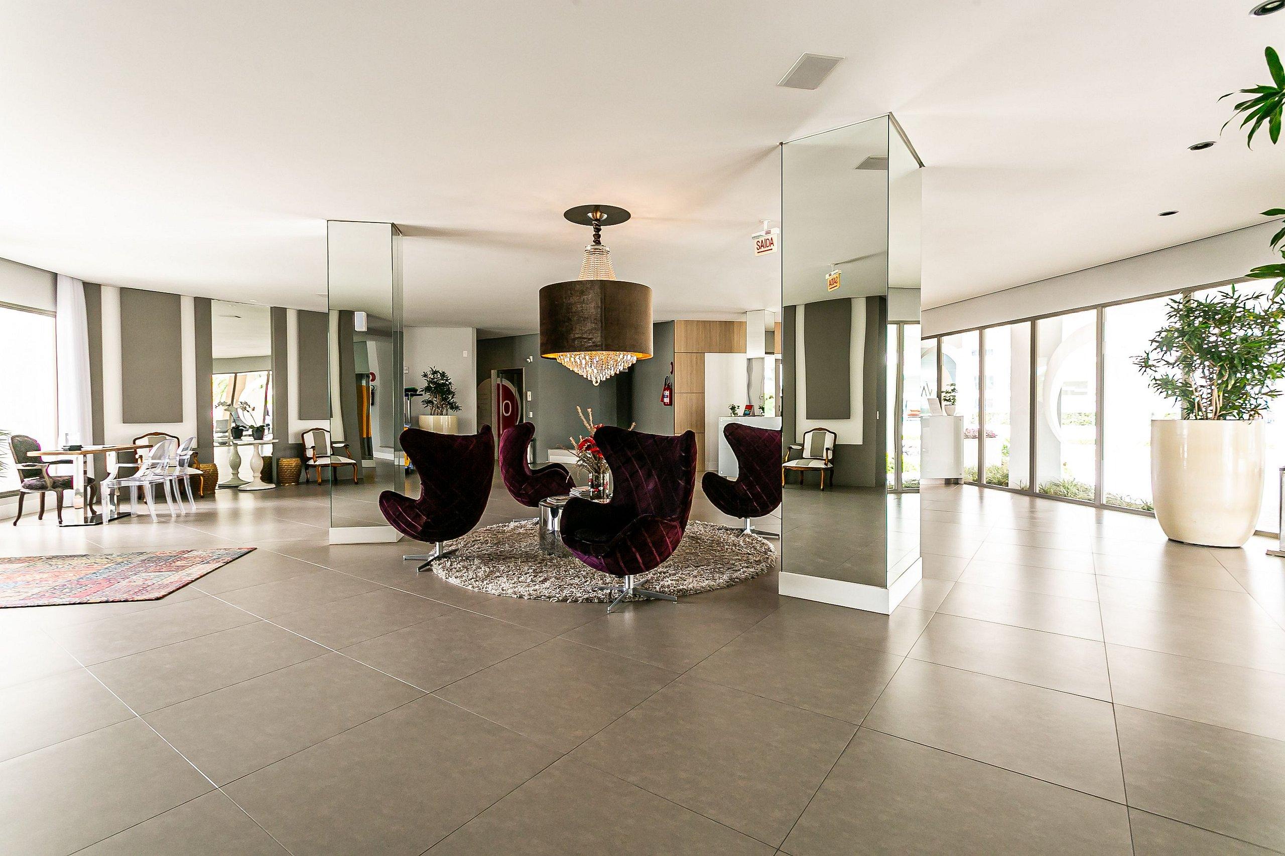 image-housing-carousel