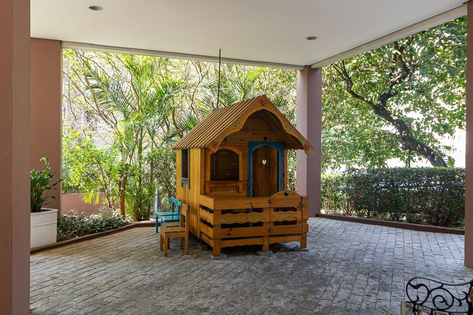 image-housing-carousel