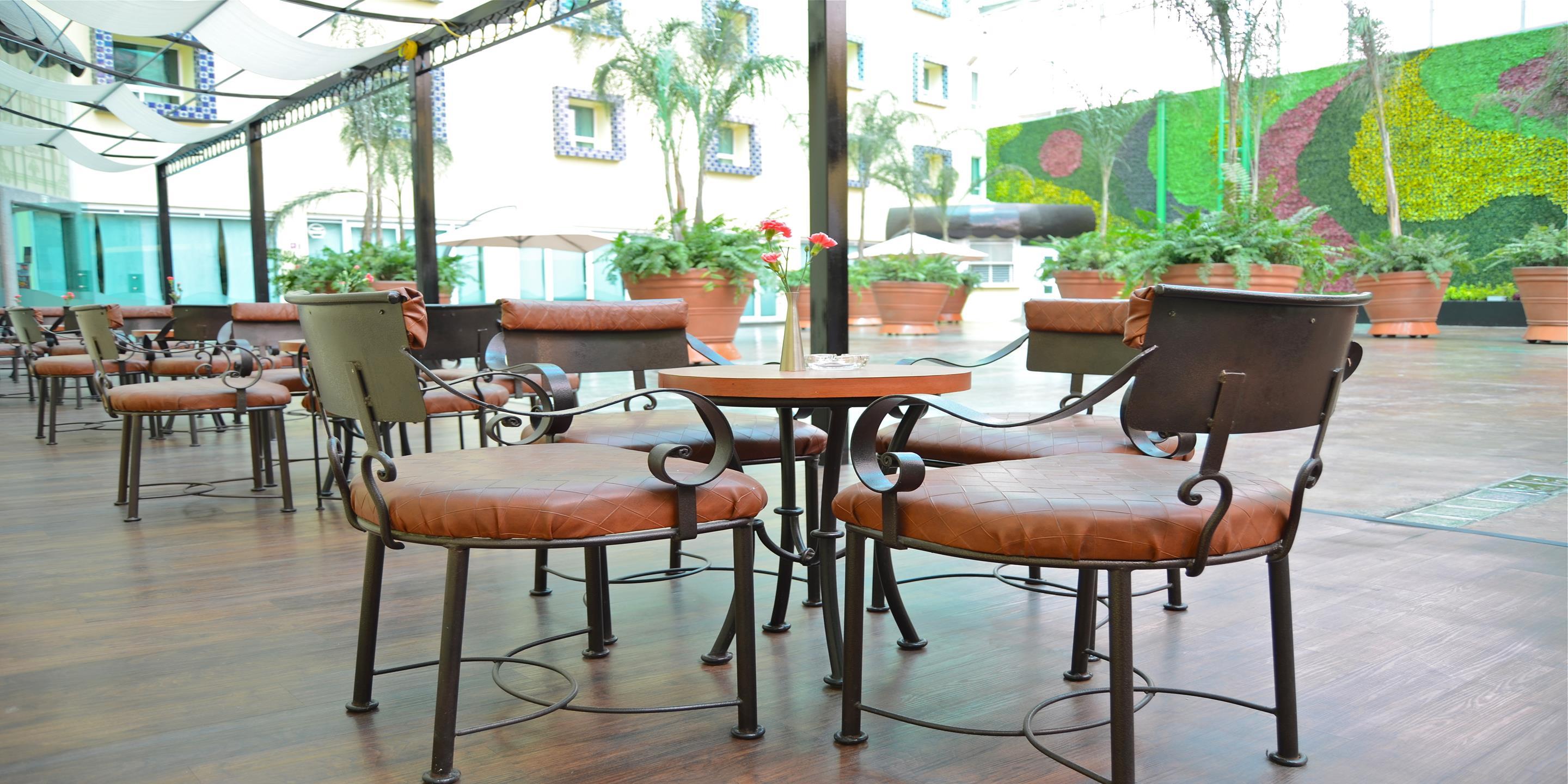 image-housing-carousel