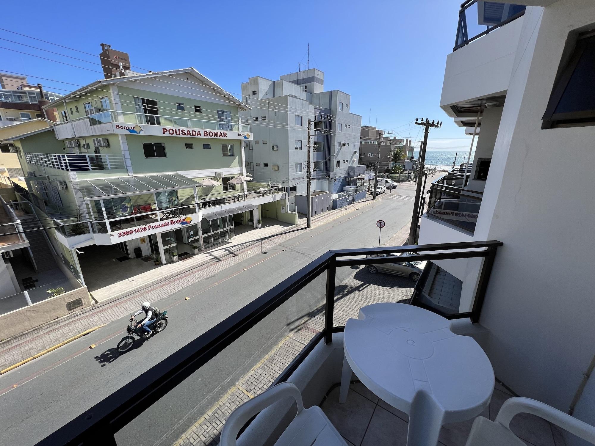 image-housing-carousel