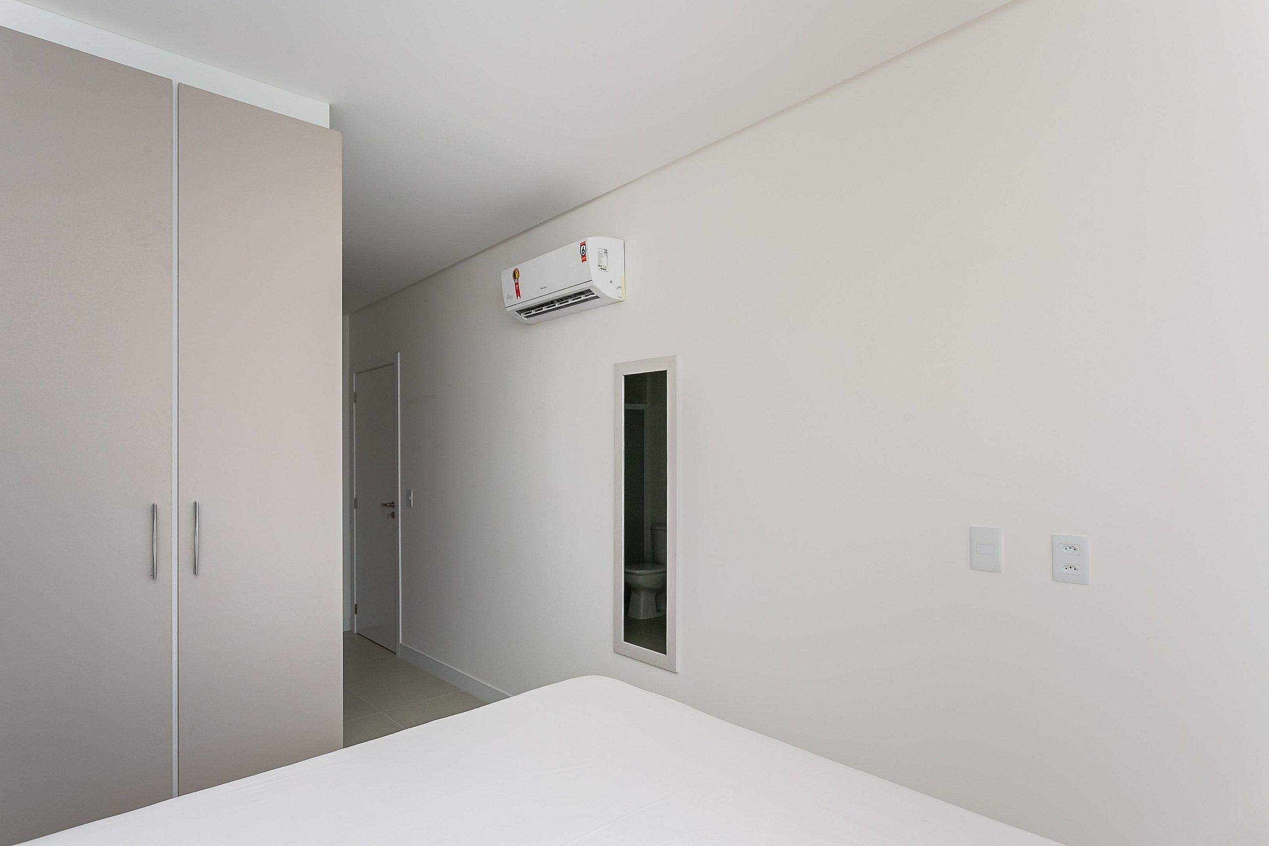 image-housing-carousel