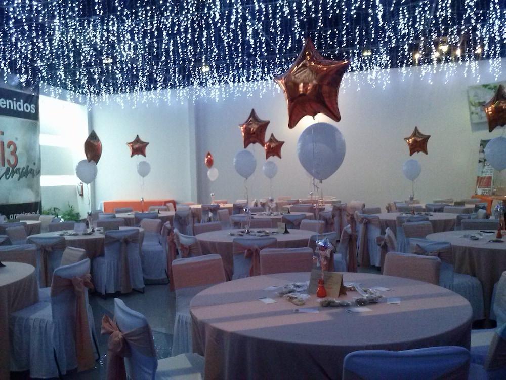 image-housing-carousel
