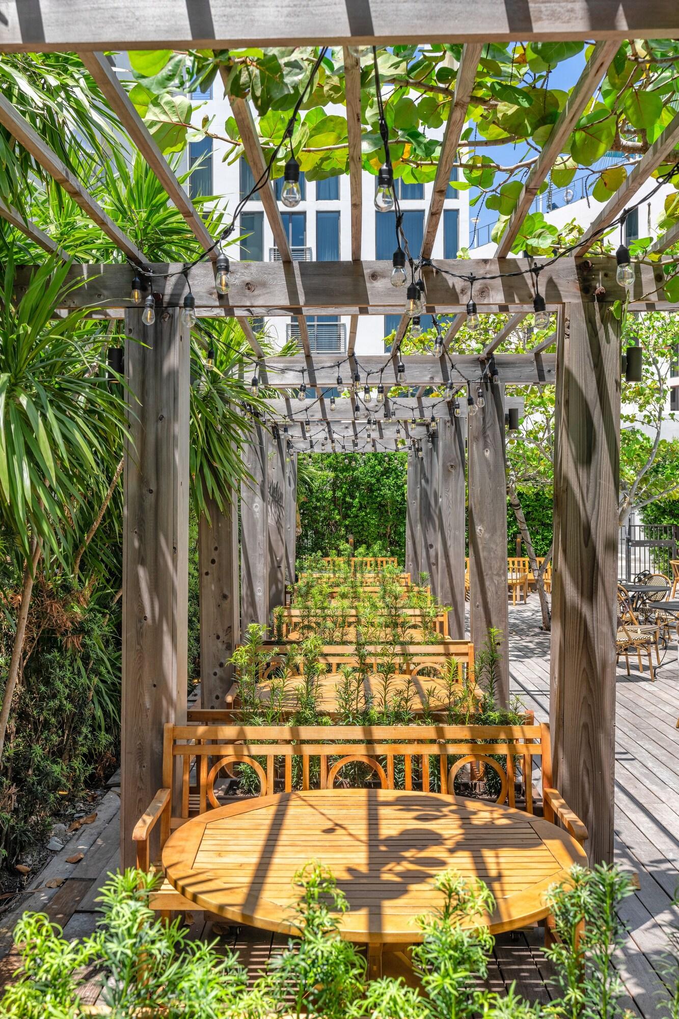 image-housing-carousel