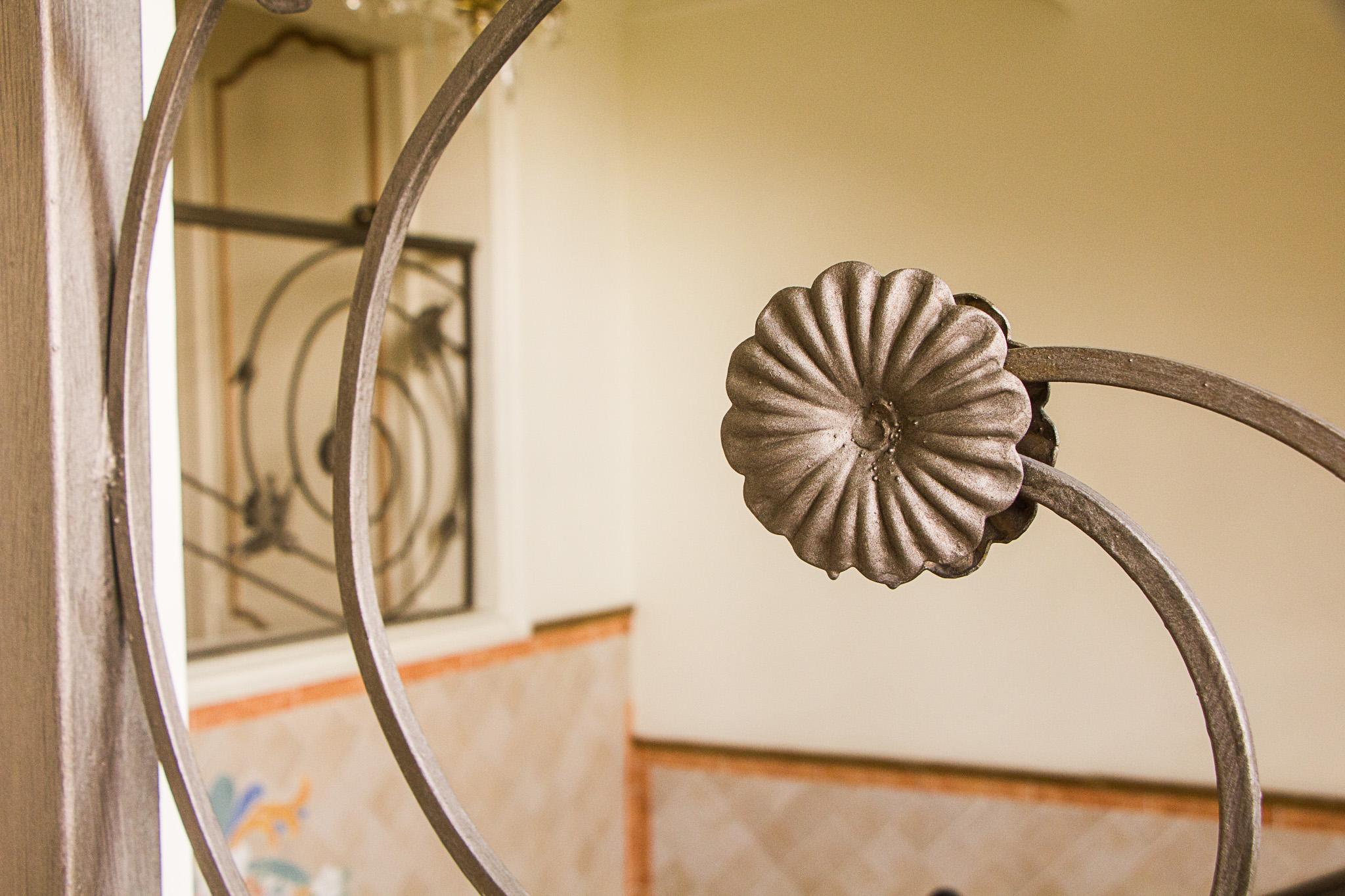image-housing-carousel