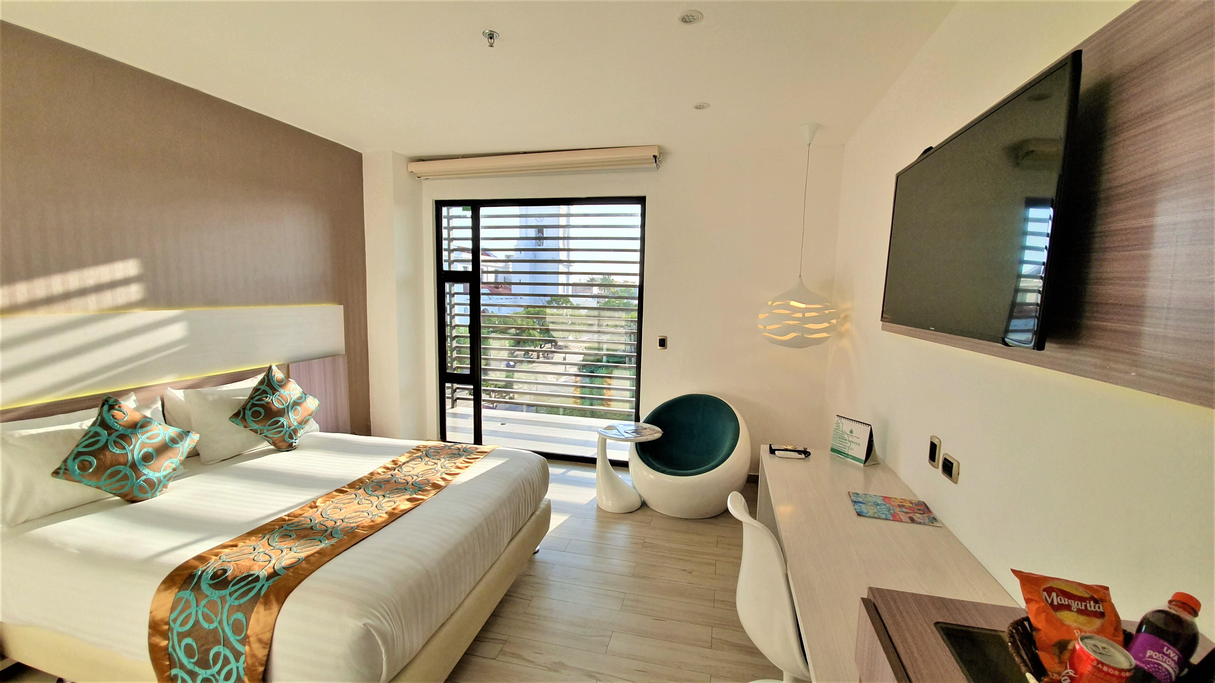 image-housing-carousel