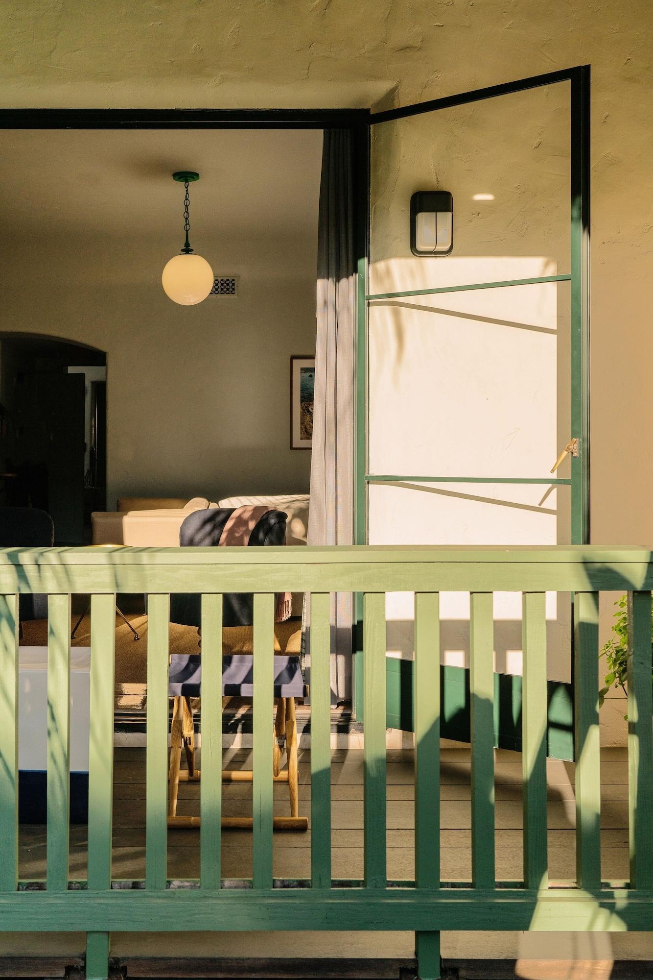 image-housing-carousel
