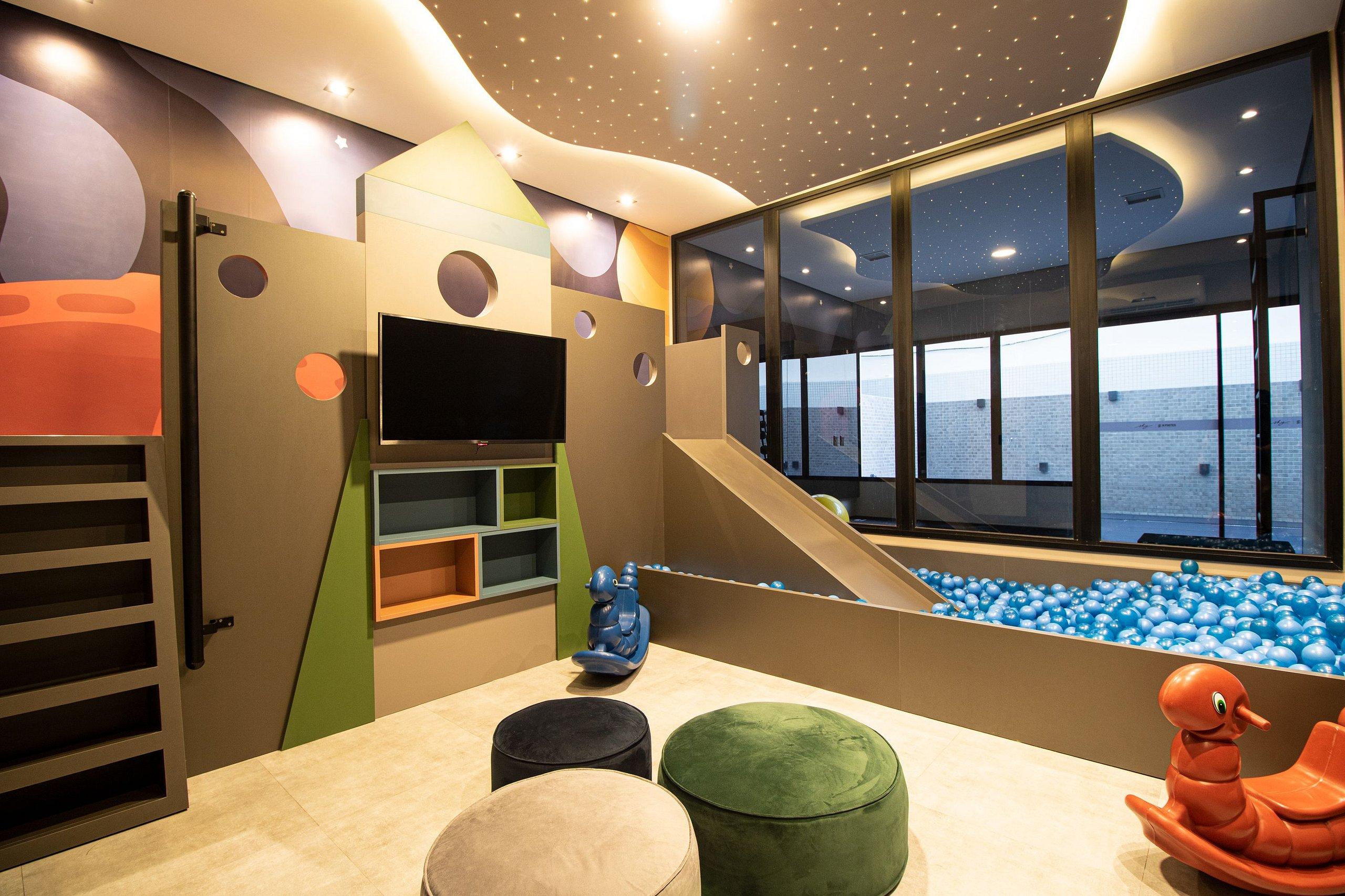 image-housing-carousel