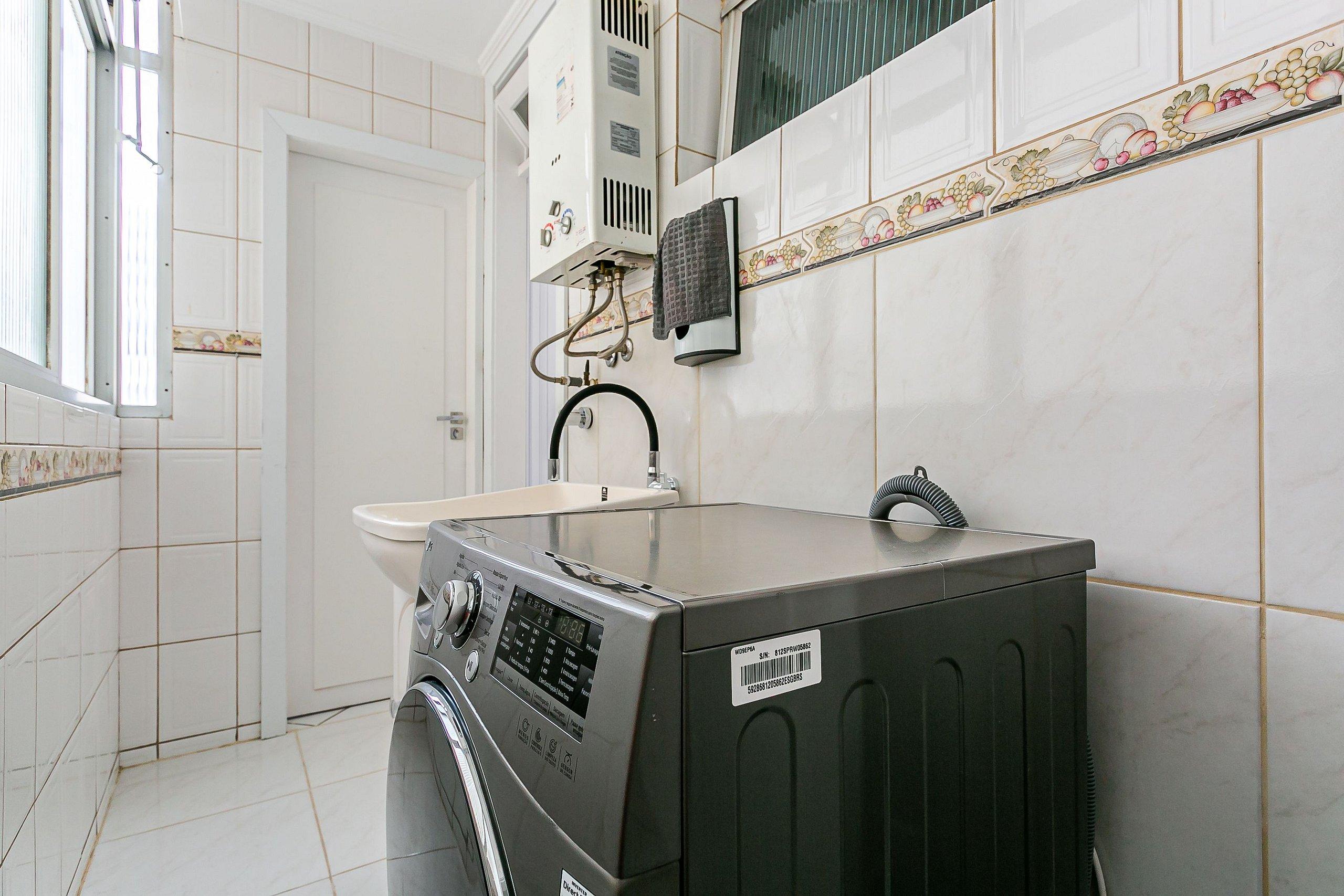 image-housing-carousel