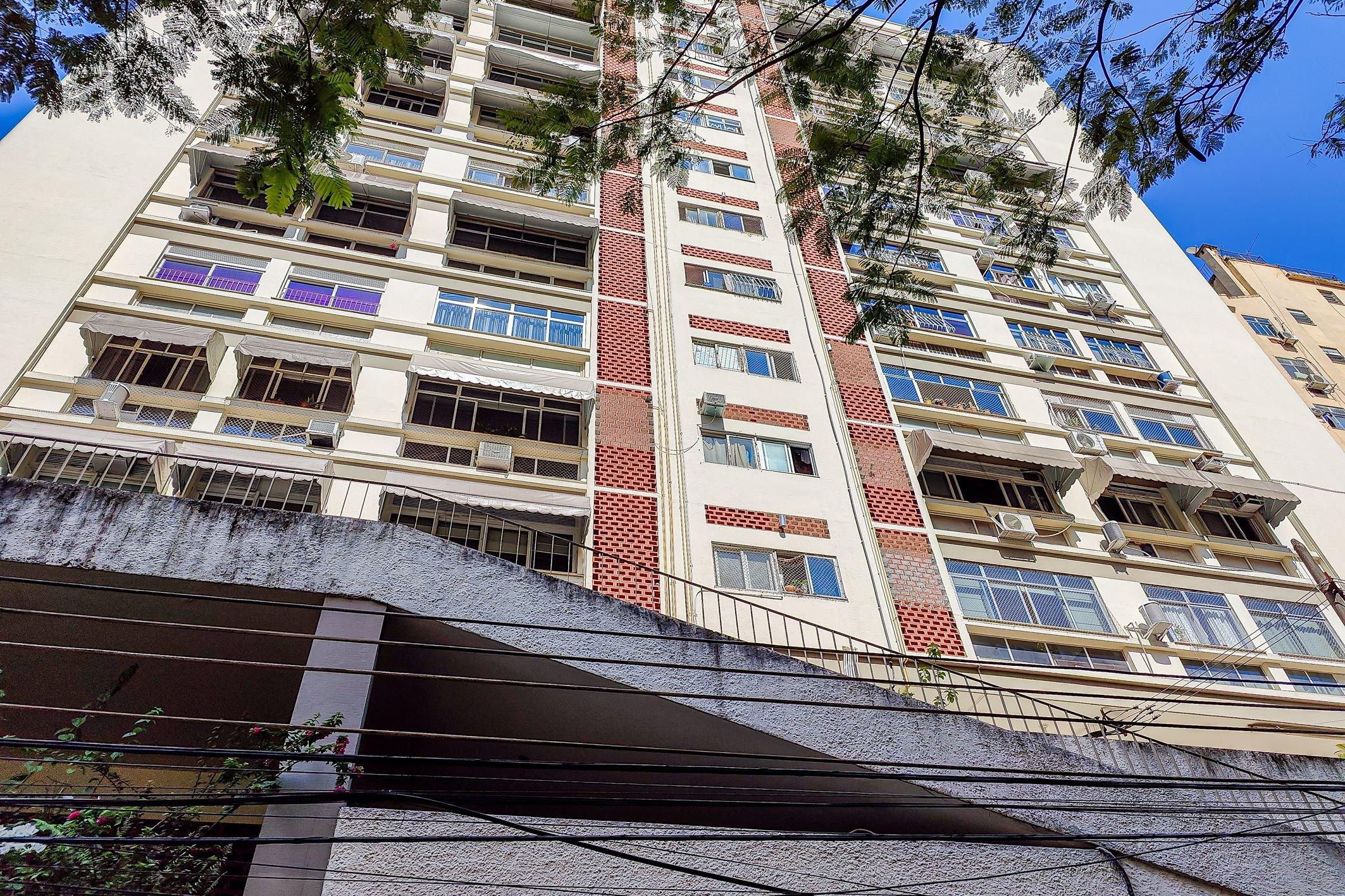 image-housing-carousel