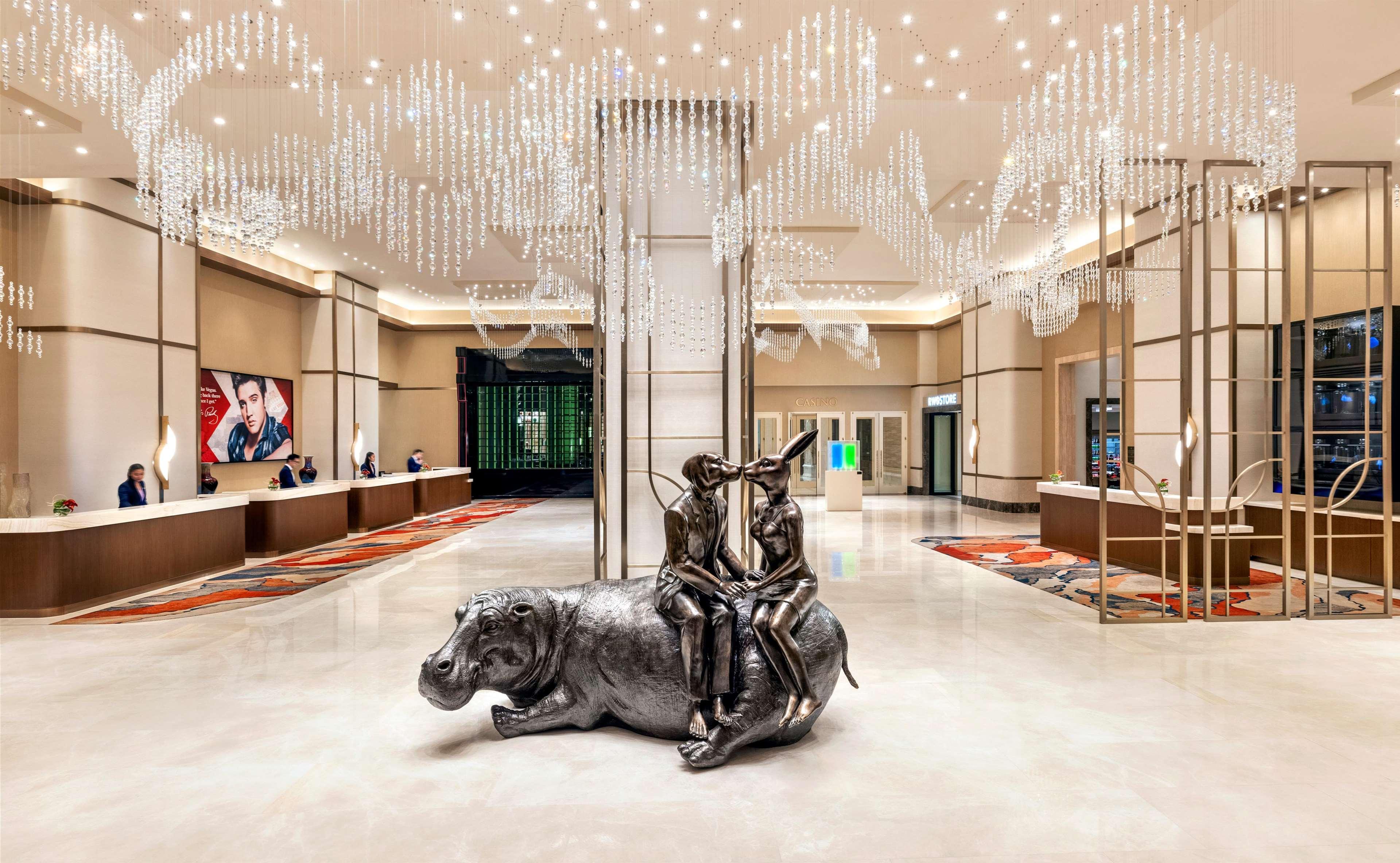 image-housing-carousel