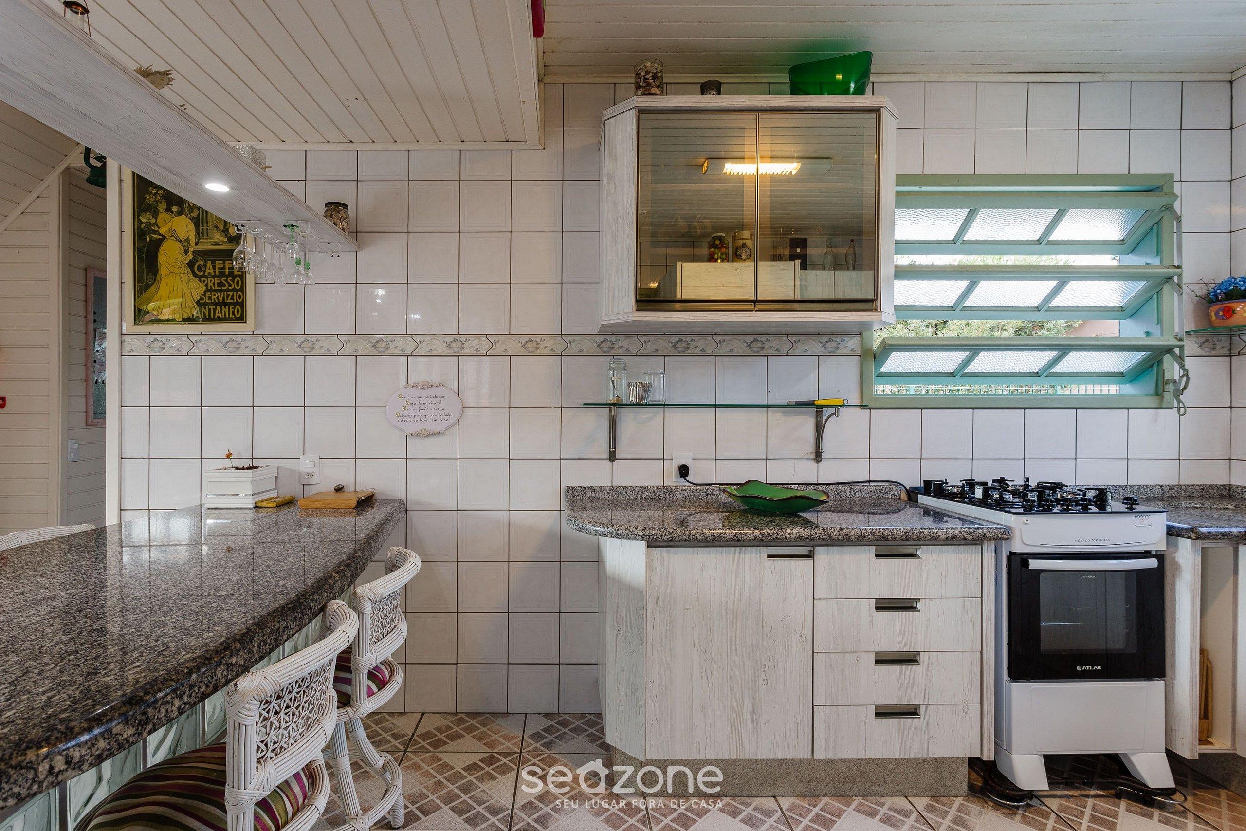 image-housing-carousel