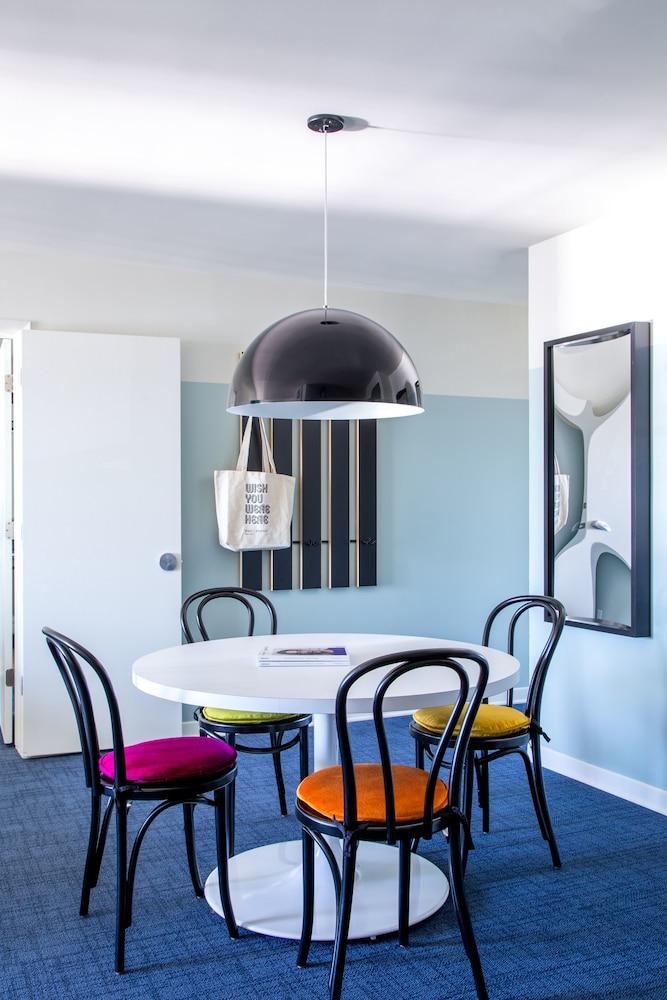 image-housing-carousel
