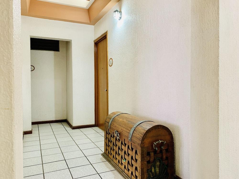 image-housing-carousel