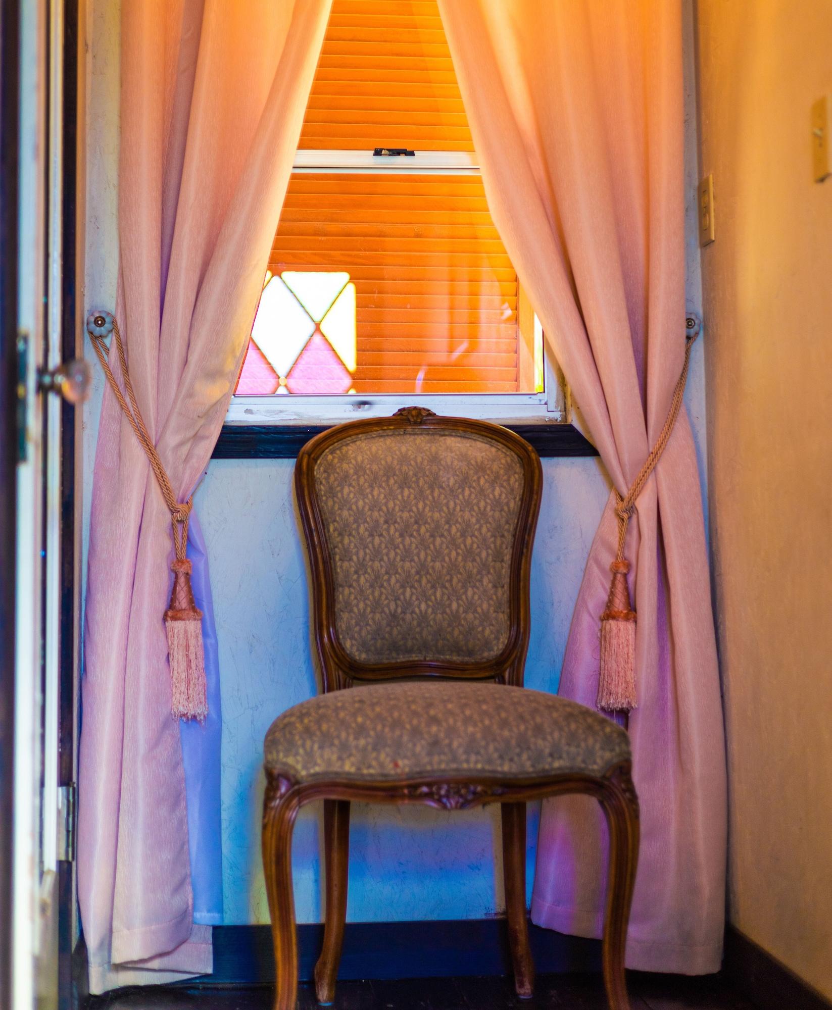 image-housing-carousel