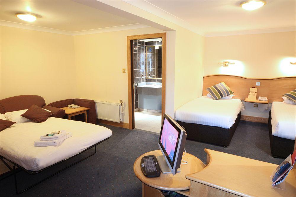 Ramada by Wyndham Birmingham Sutton Coldfield - 1