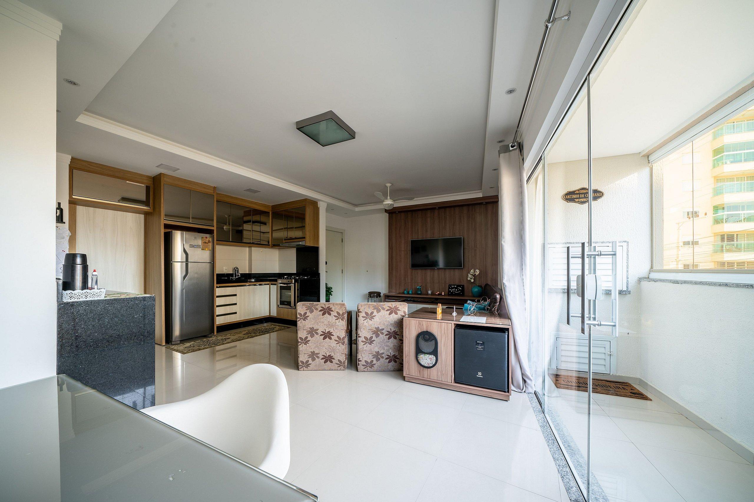 image-housing-carousel