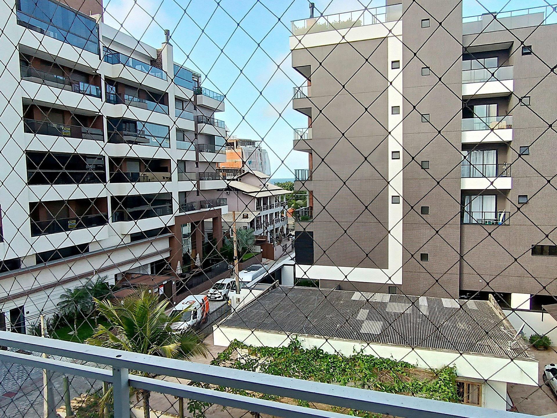 image-housing-carousel