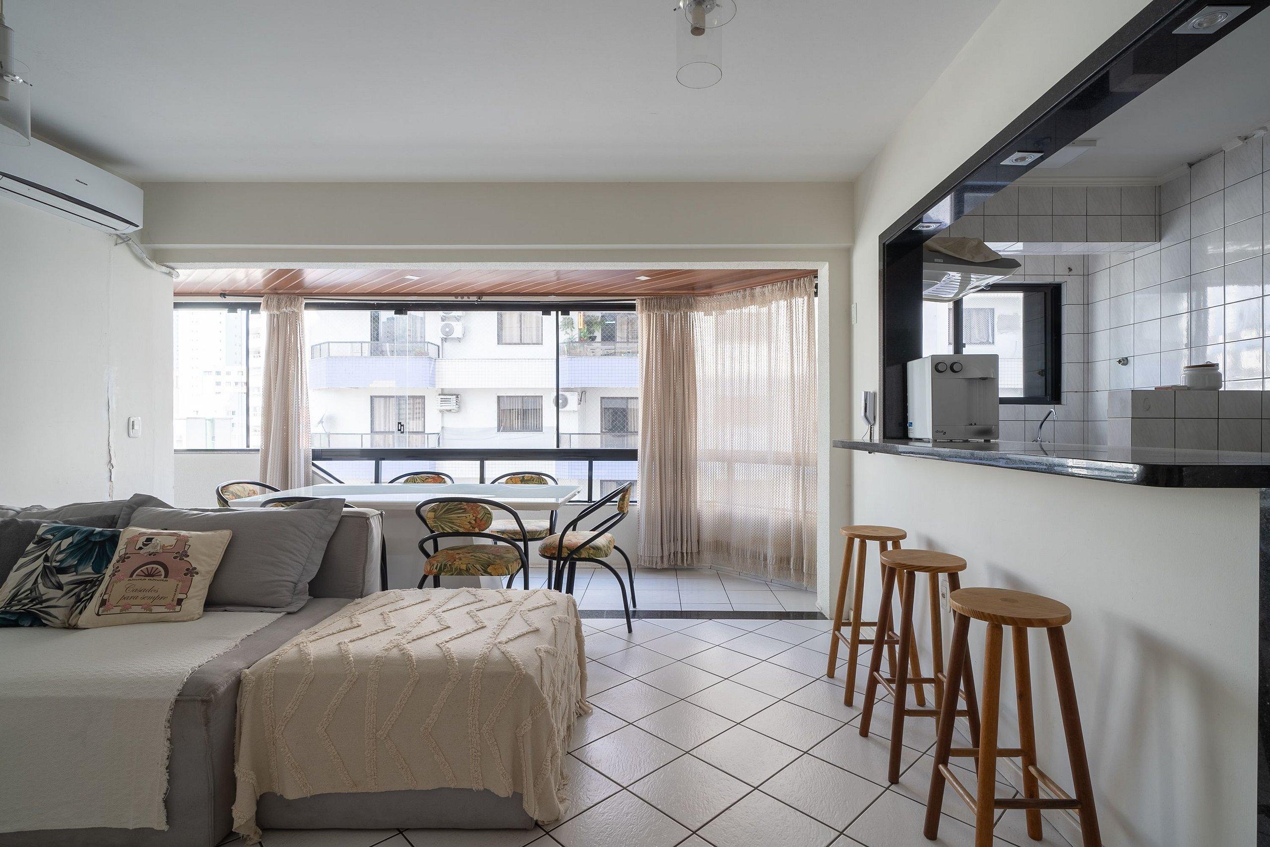 image-housing-carousel
