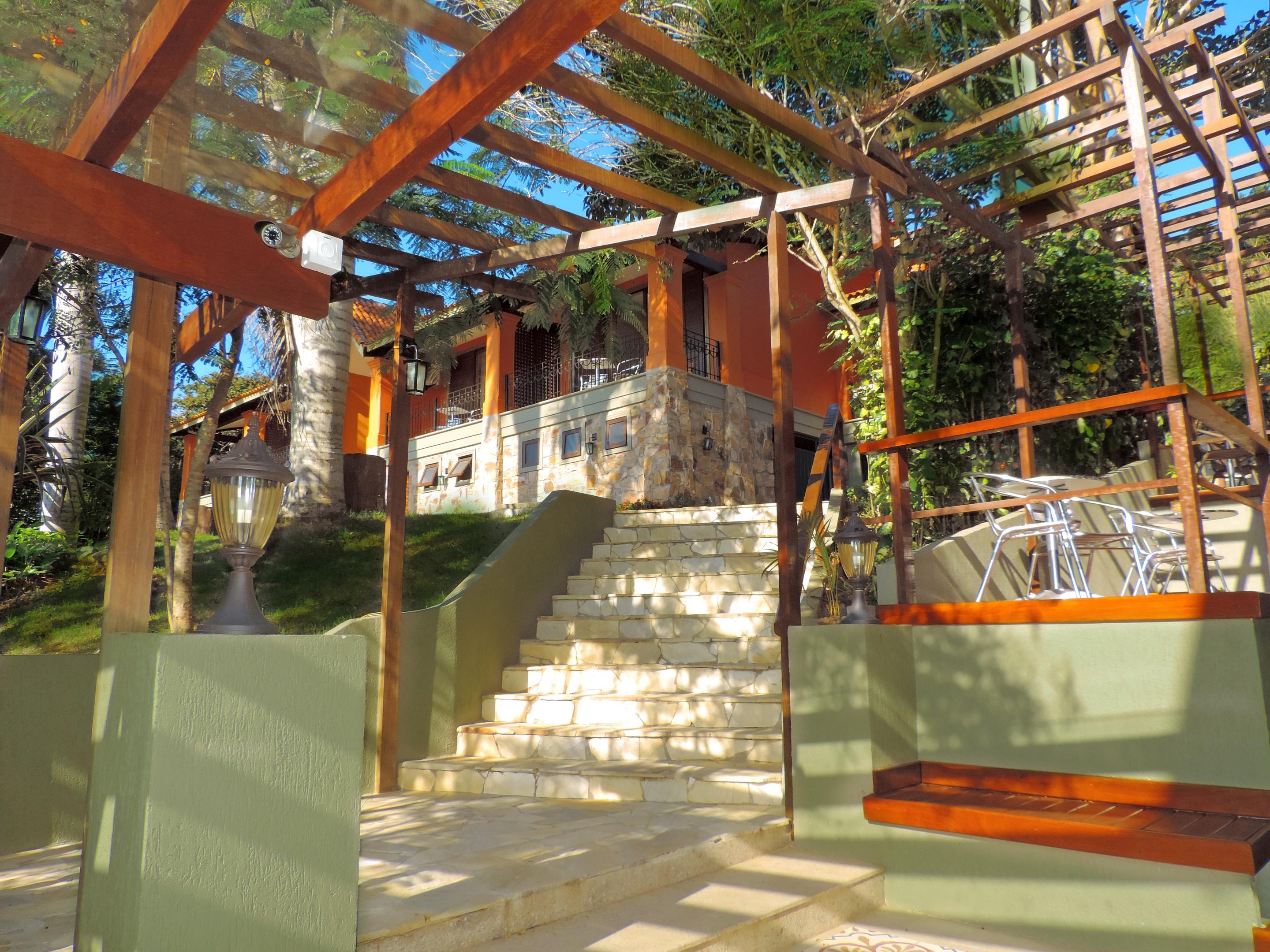 image-housing-carousel