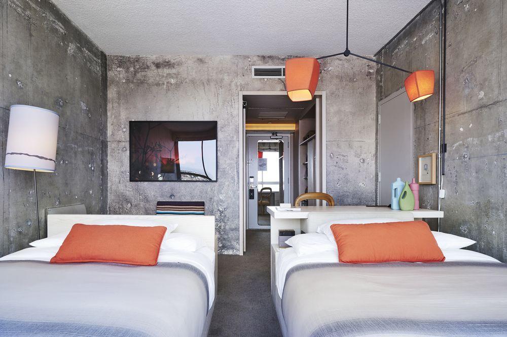 image-housing-carousel