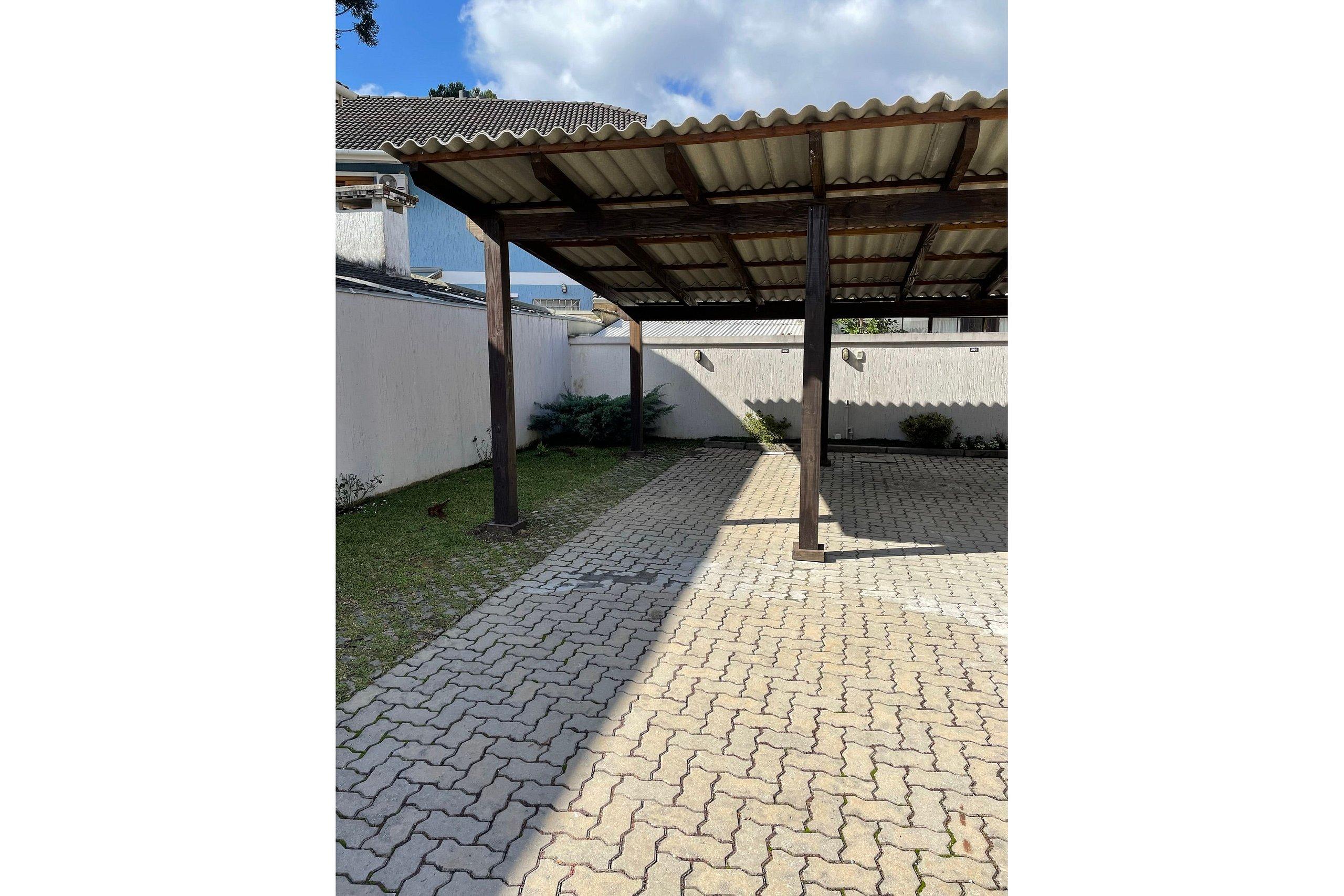 image-housing-carousel