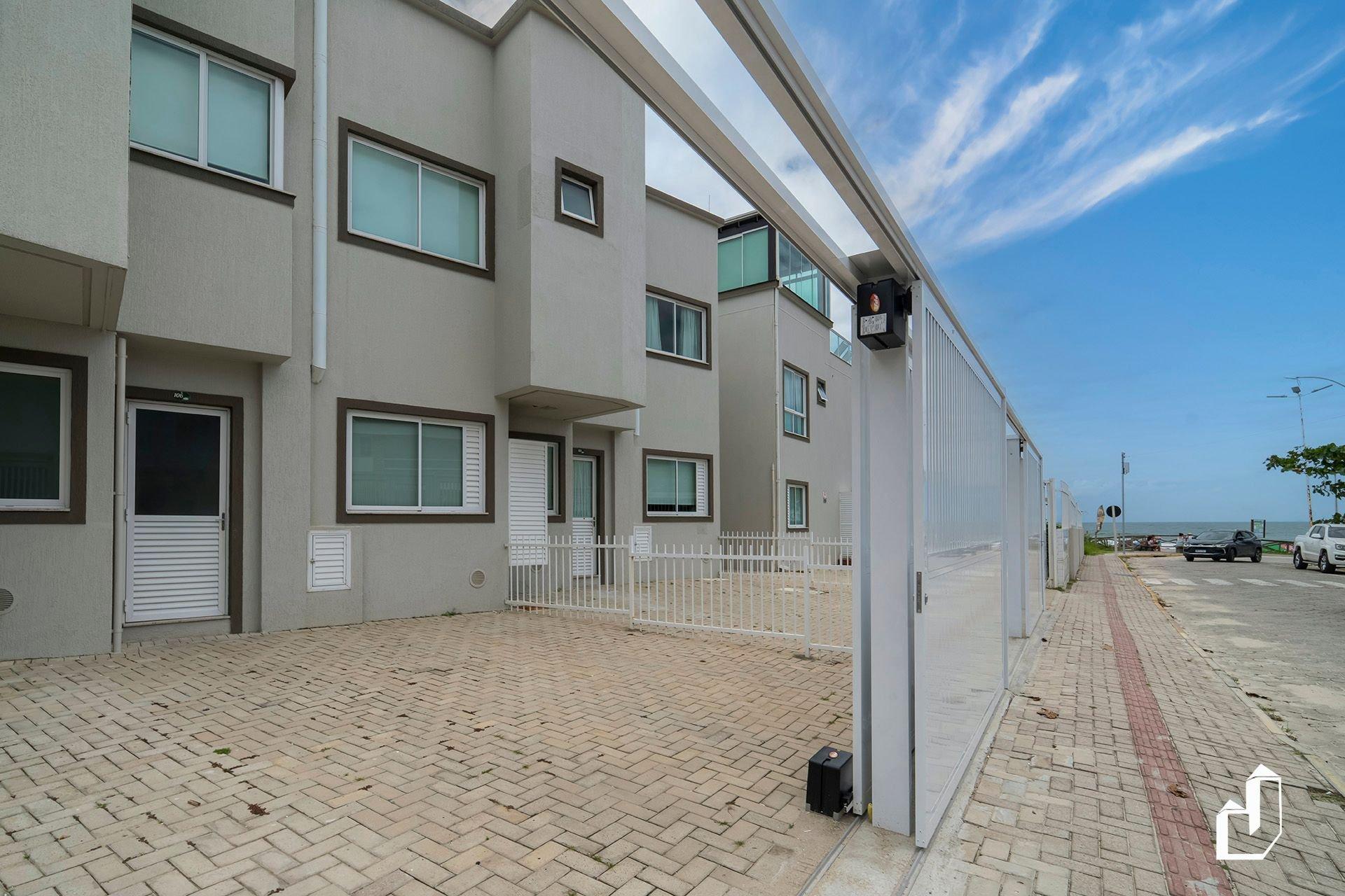 image-housing-carousel