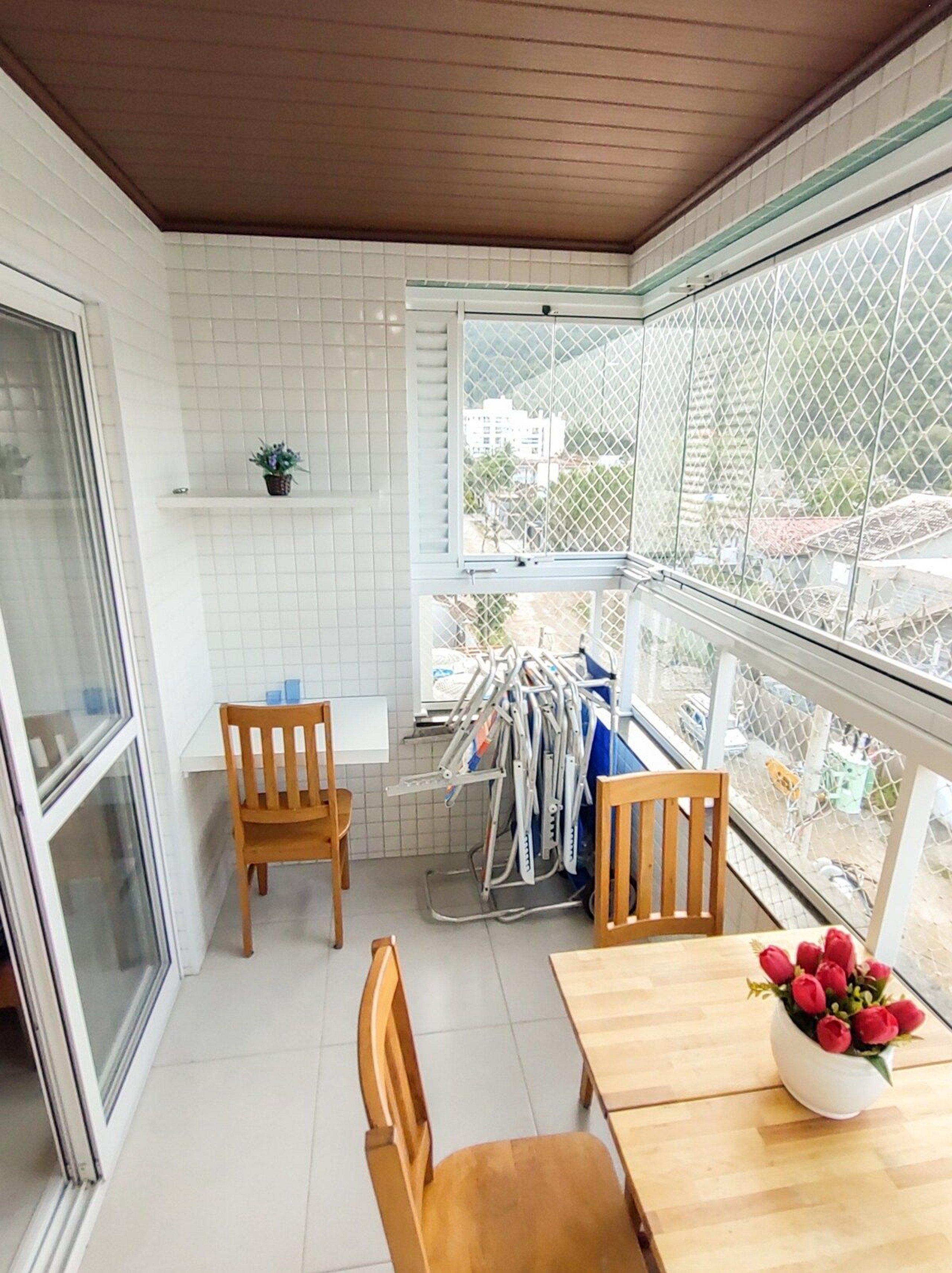 image-housing-carousel