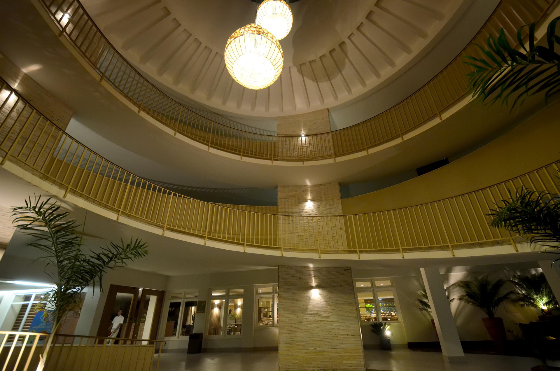 image-housing-carousel