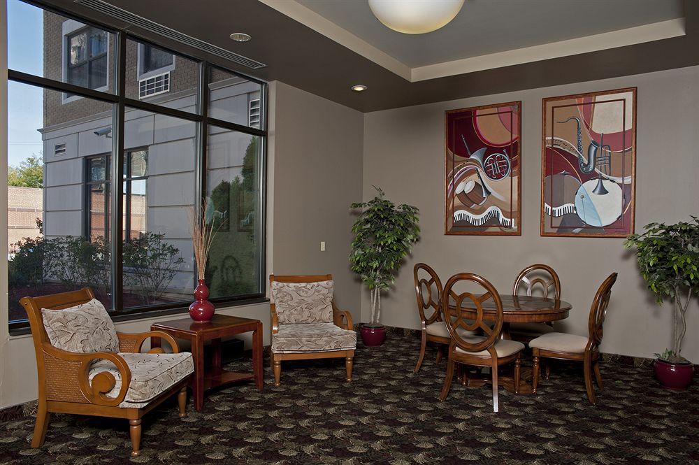 image-housing-carousel