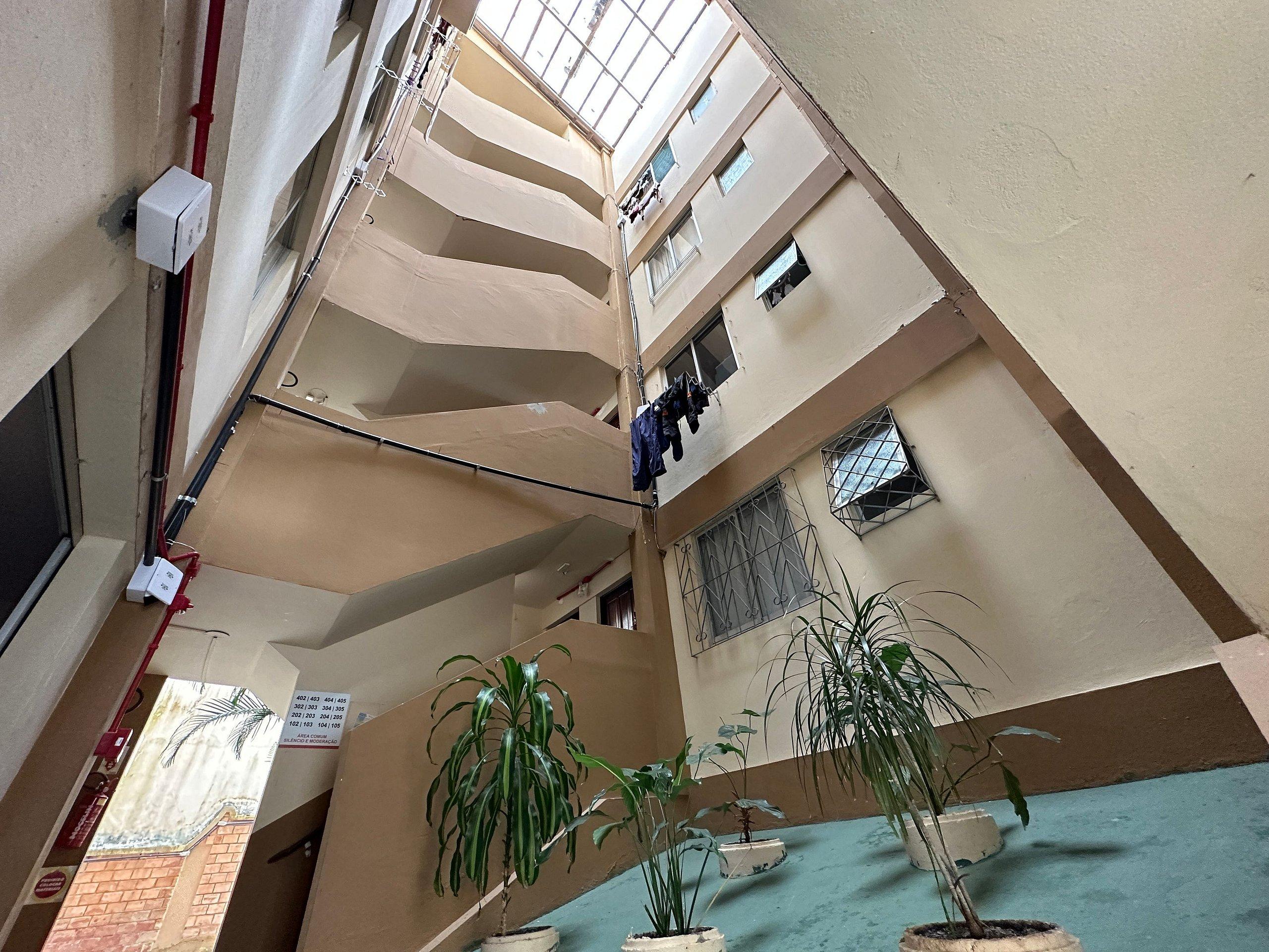 image-housing-carousel