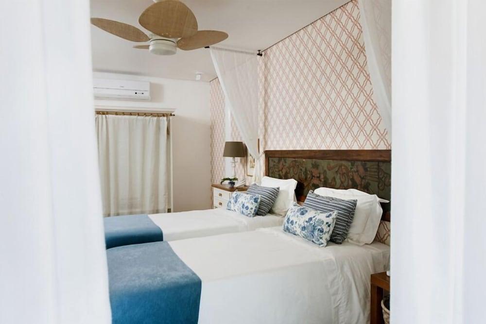 image-housing-carousel