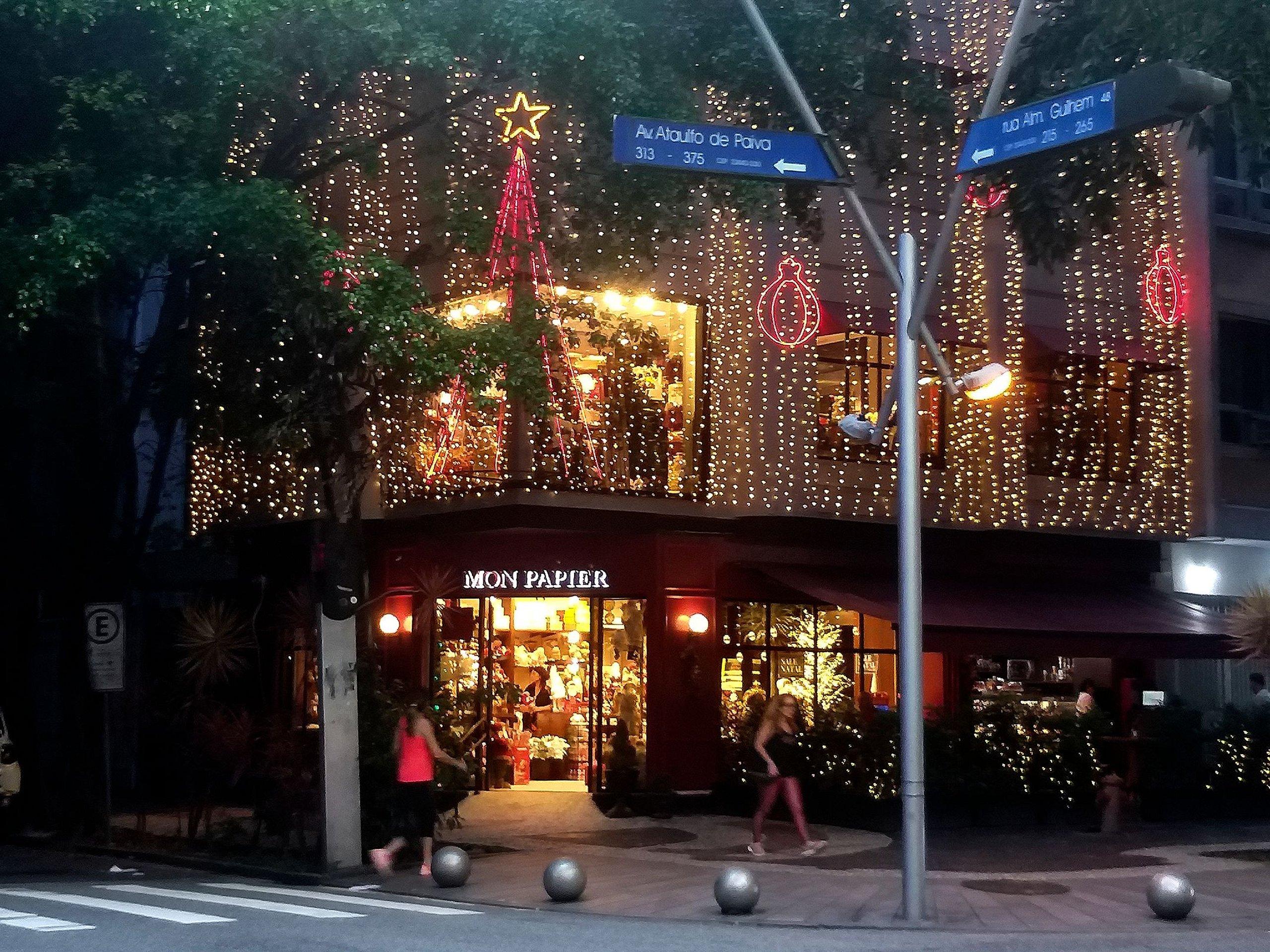 image-housing-carousel