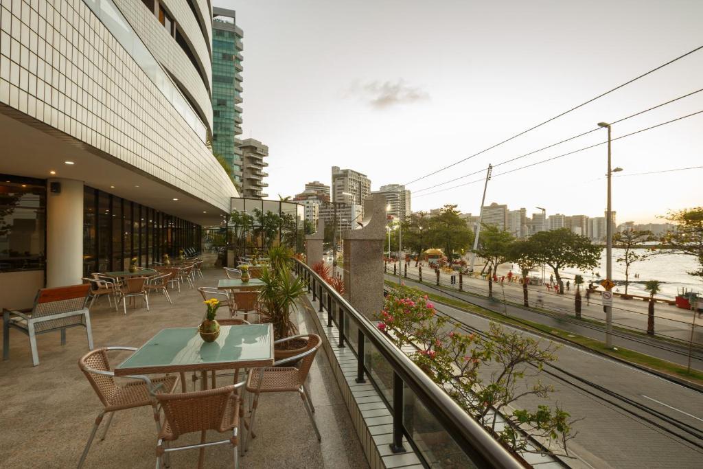 image-housing-carousel