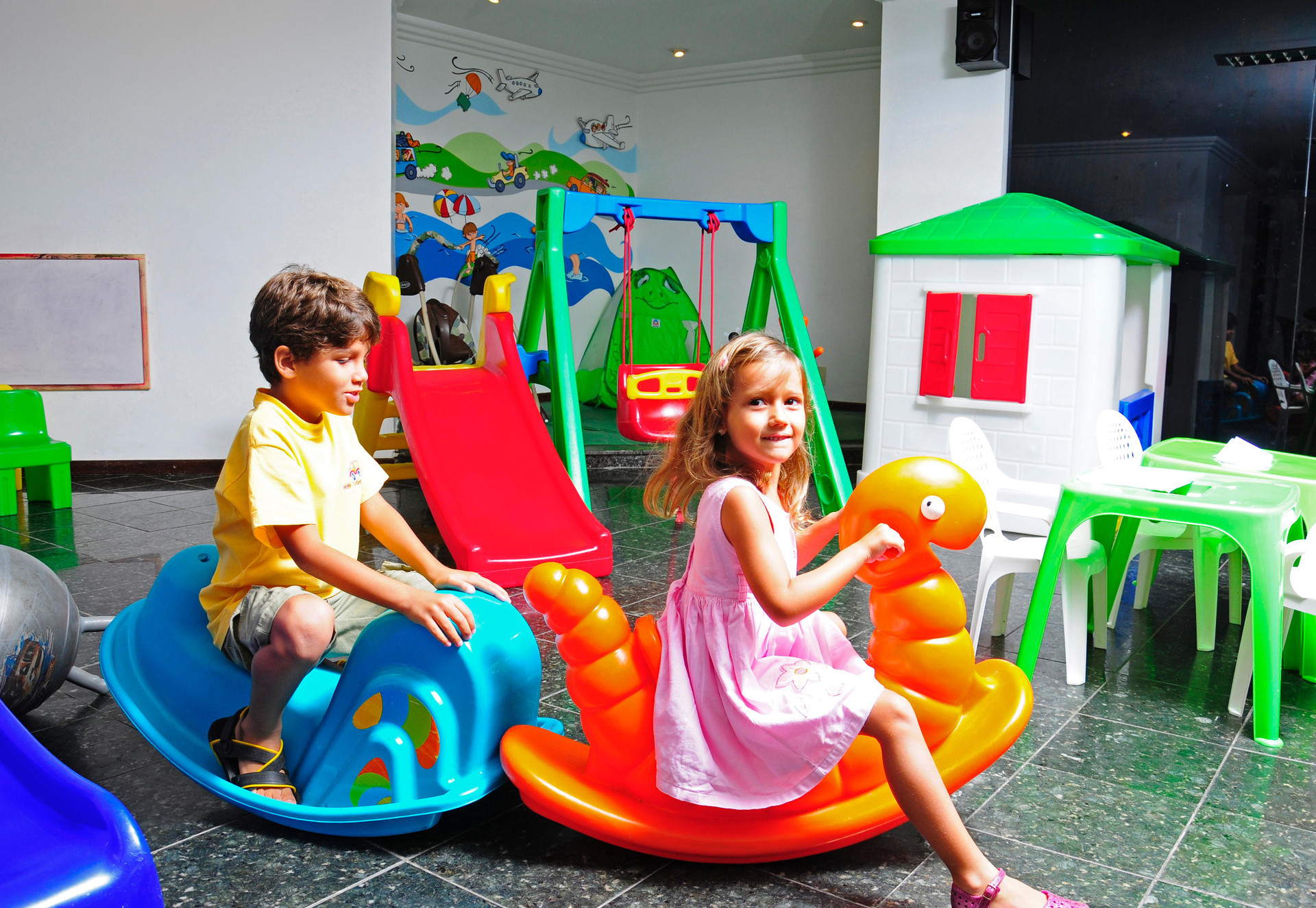 image-housing-carousel