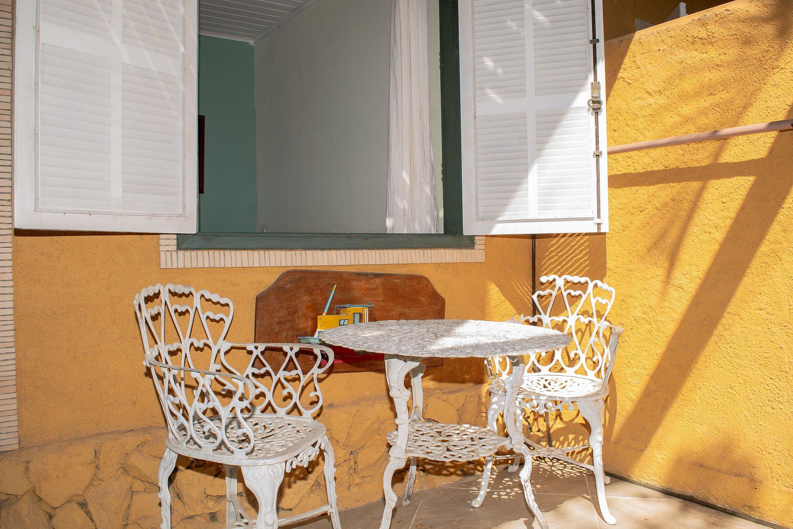 image-housing-carousel