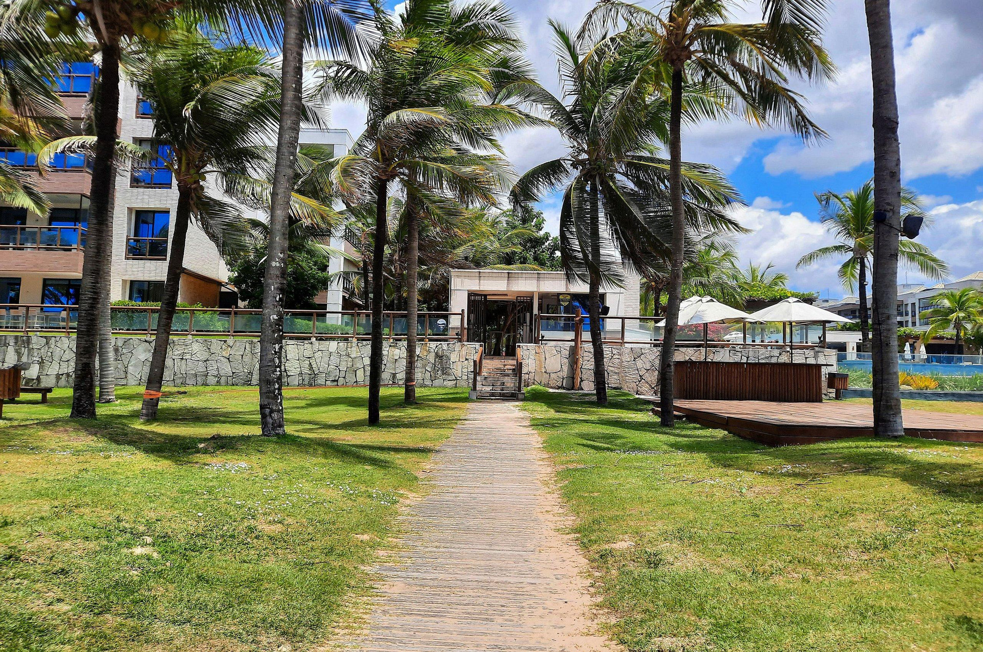 image-housing-carousel