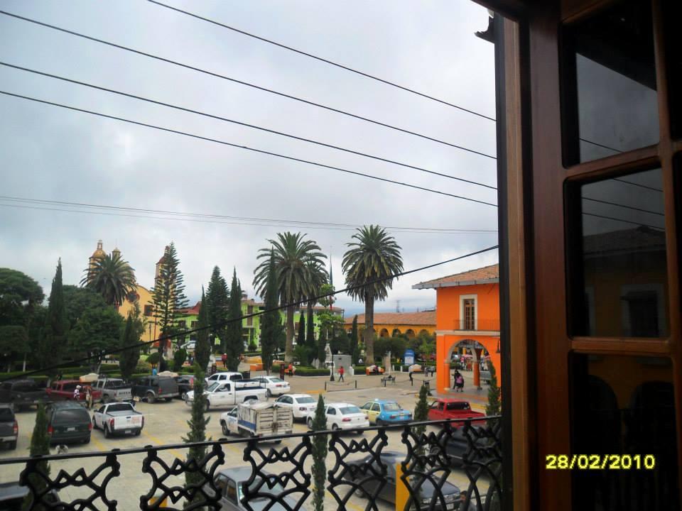 image-housing-carousel