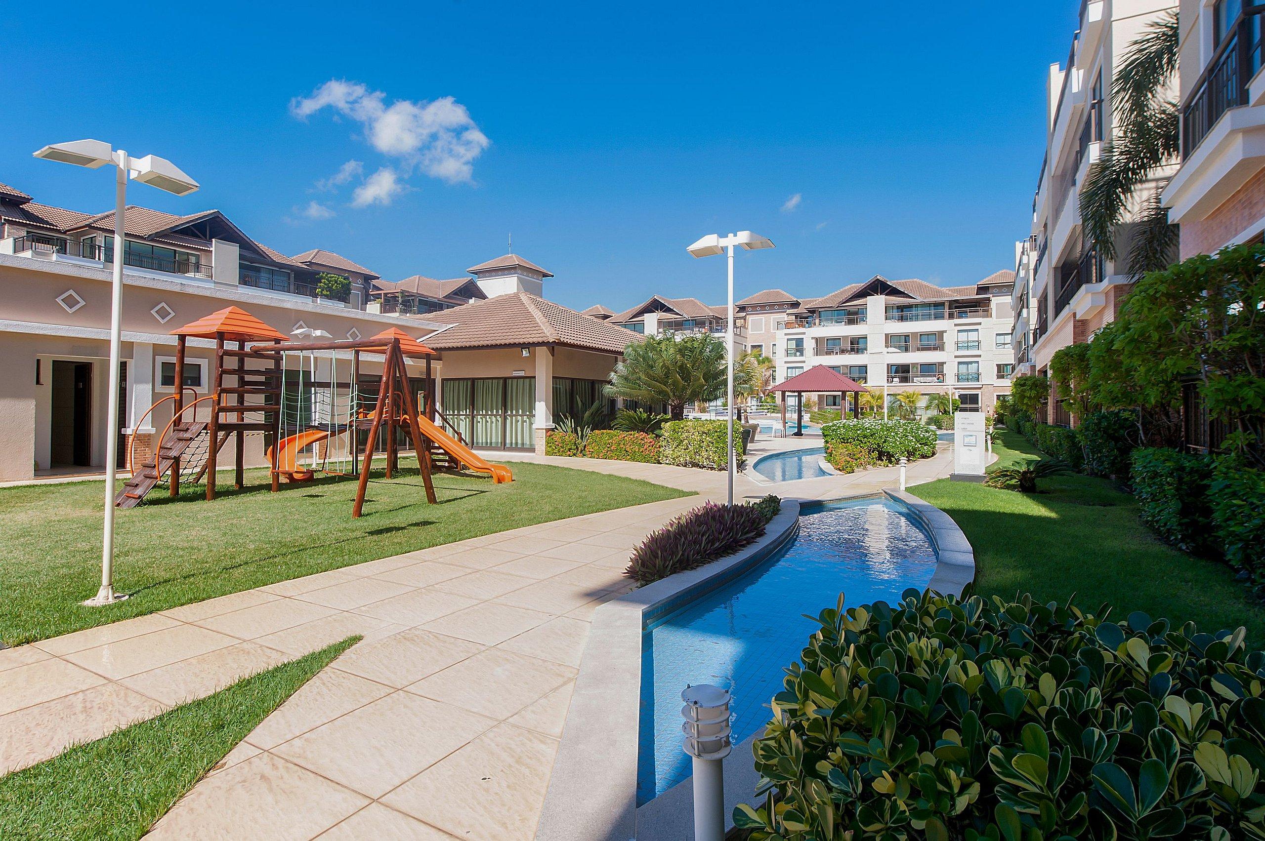 image-housing-carousel