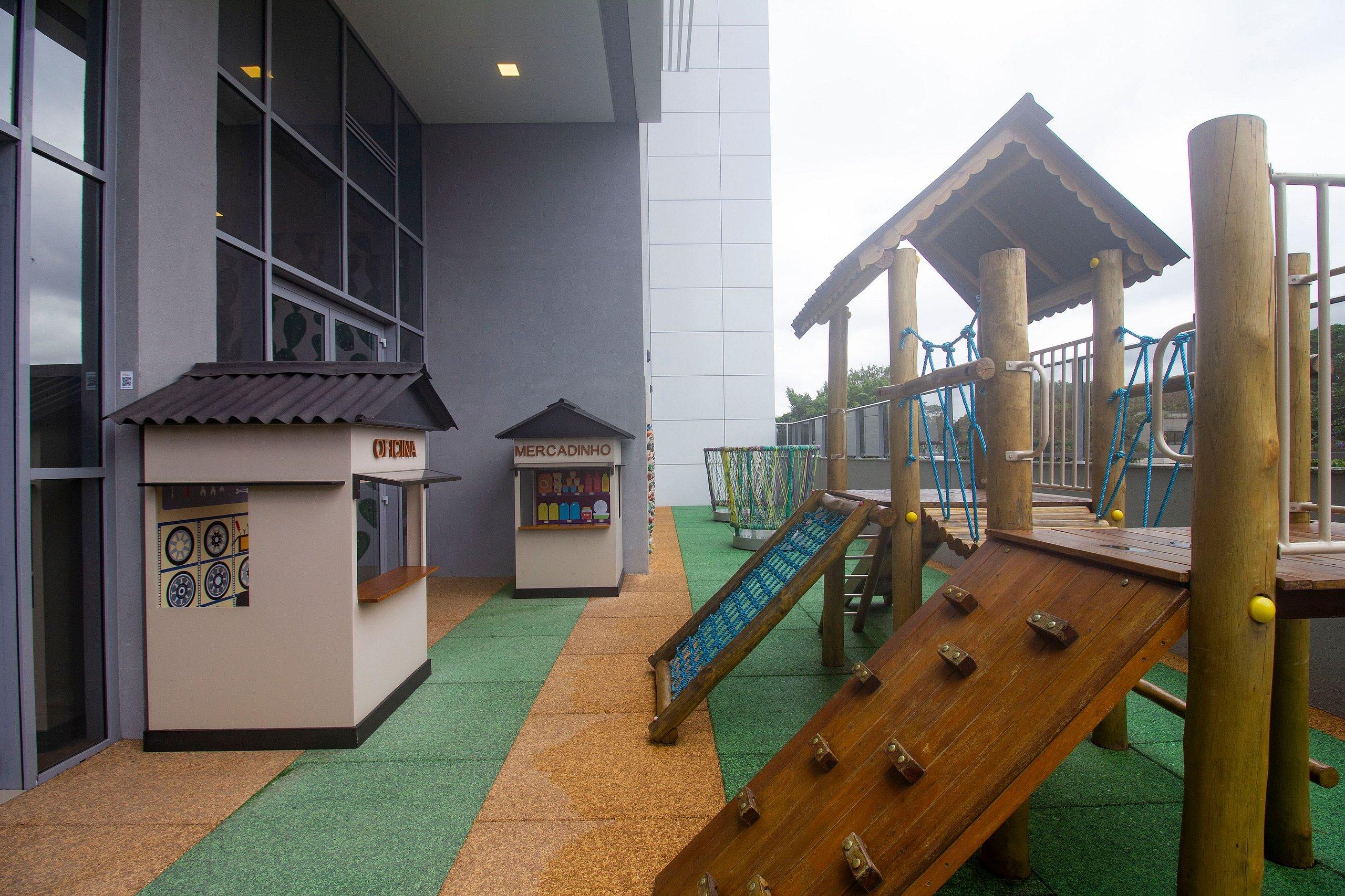 image-housing-carousel