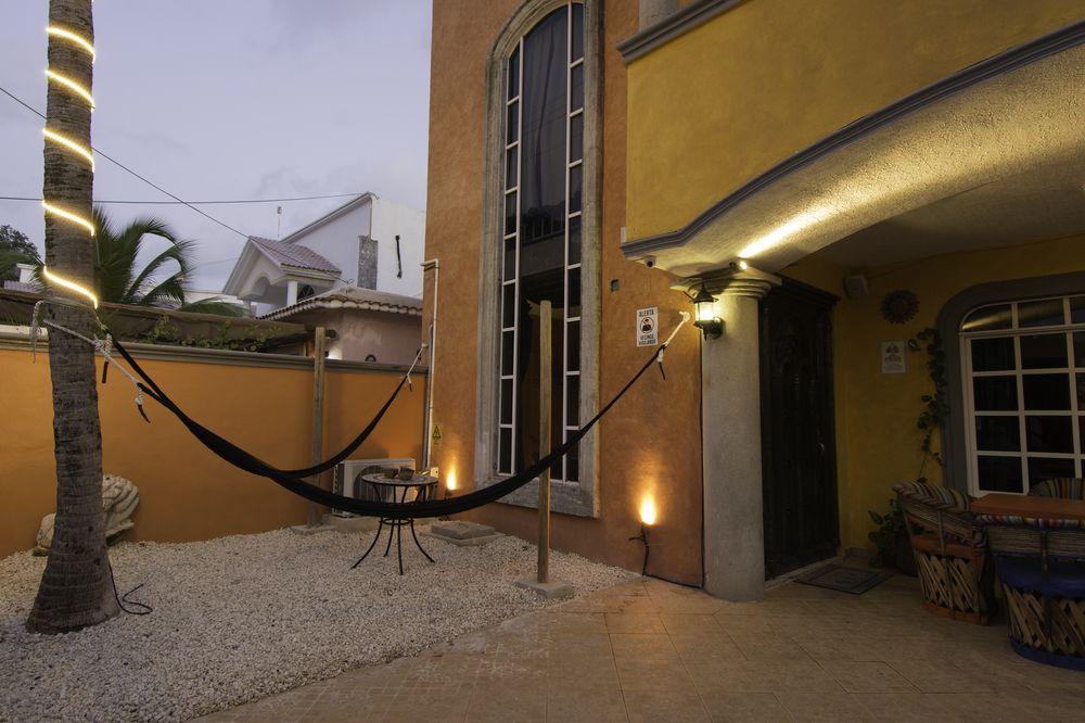 image-housing-carousel