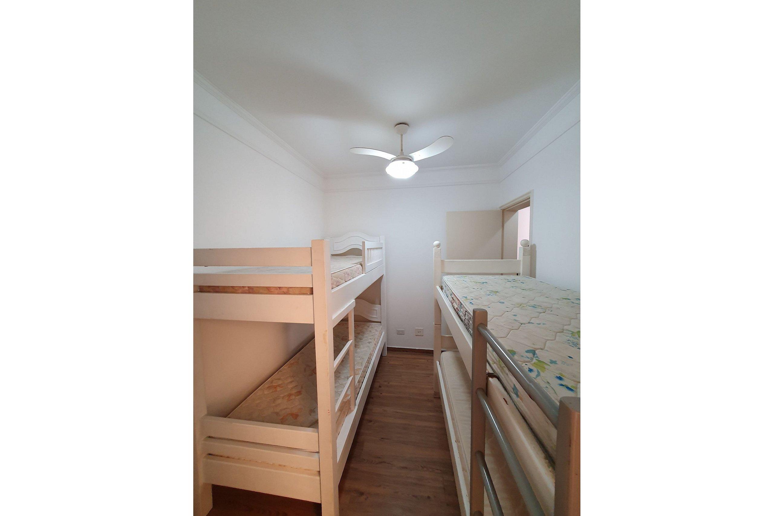 image-housing-carousel