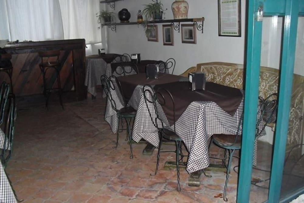 image-housing-carousel