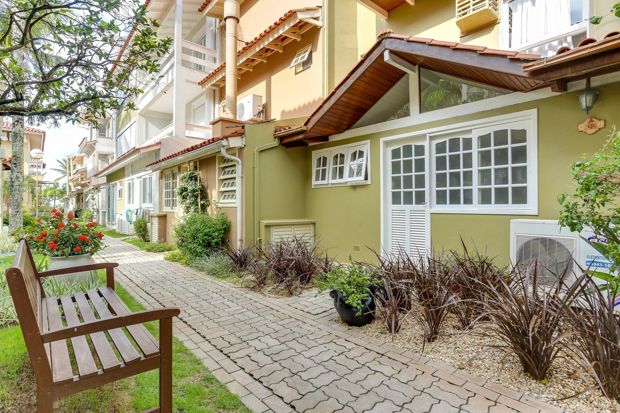 image-housing-carousel