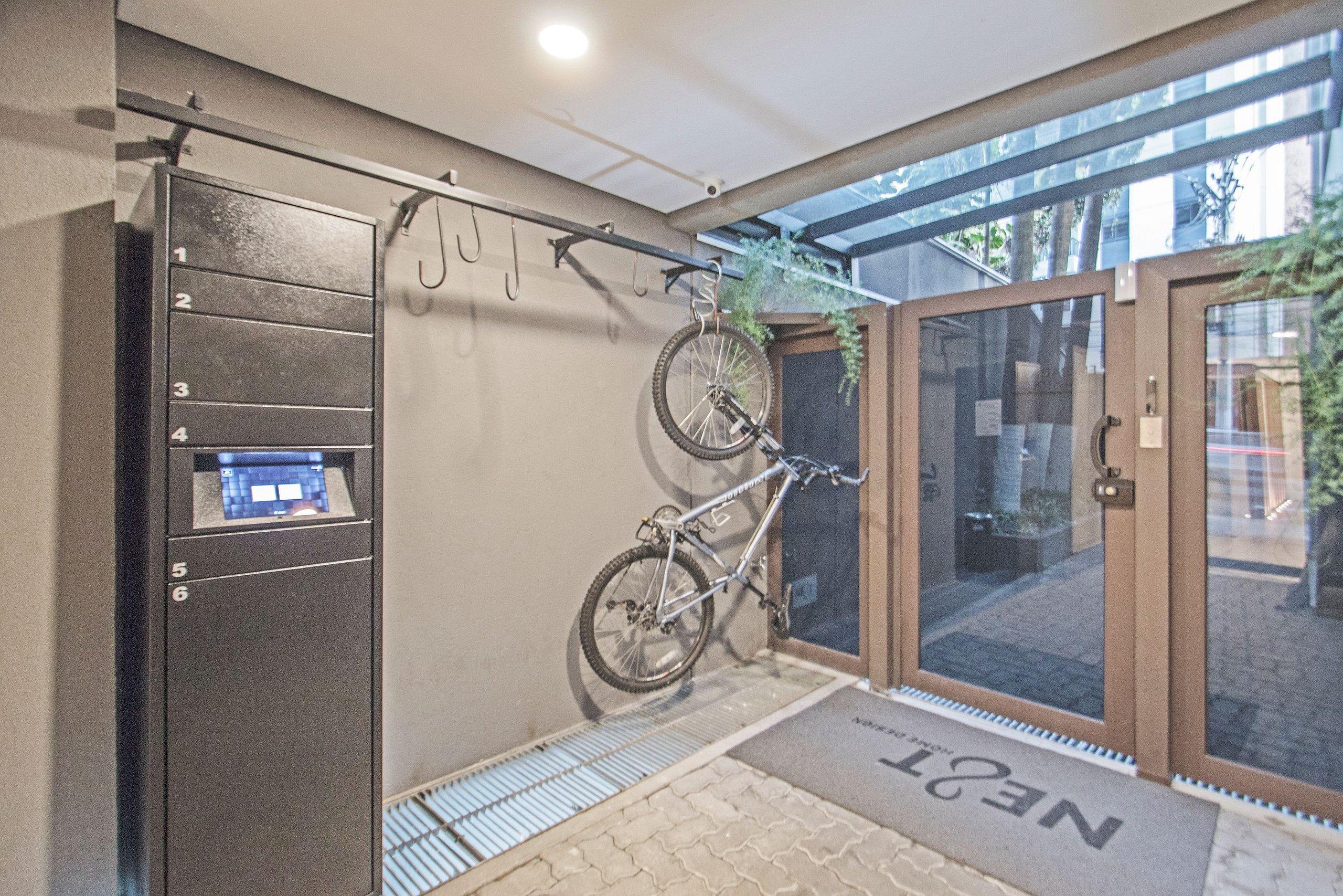 image-housing-carousel