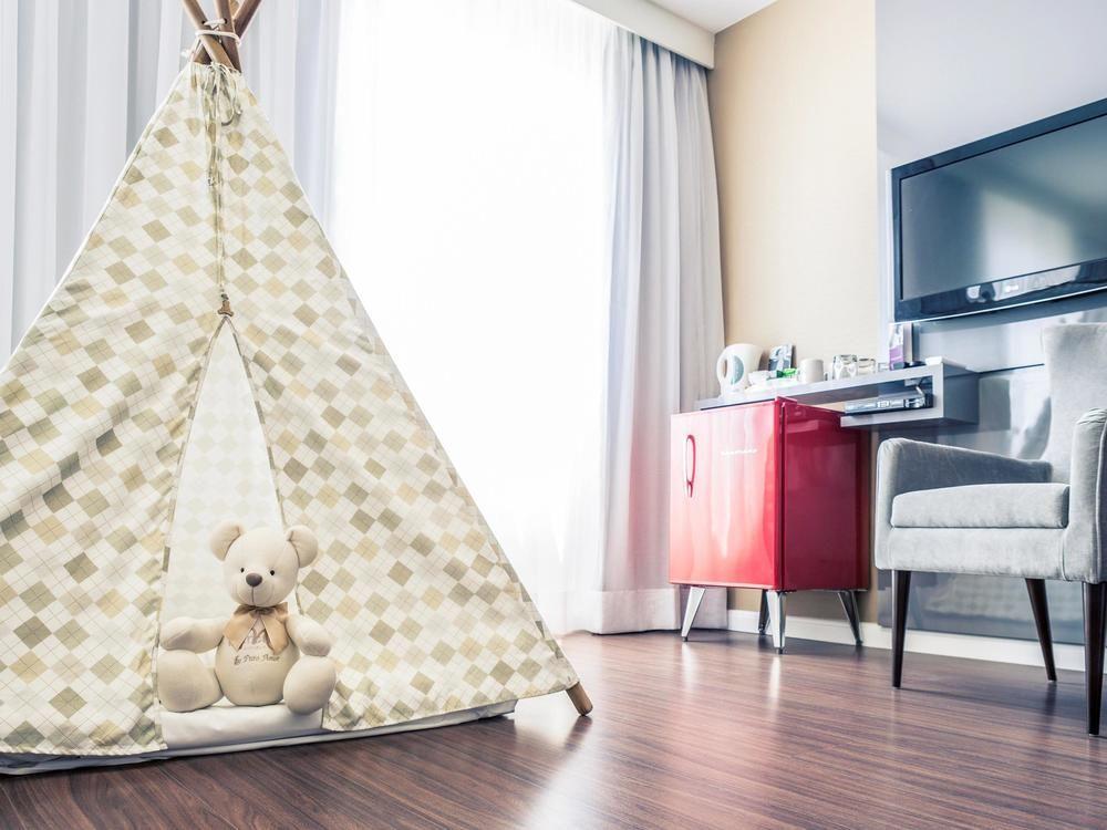 image-housing-carousel