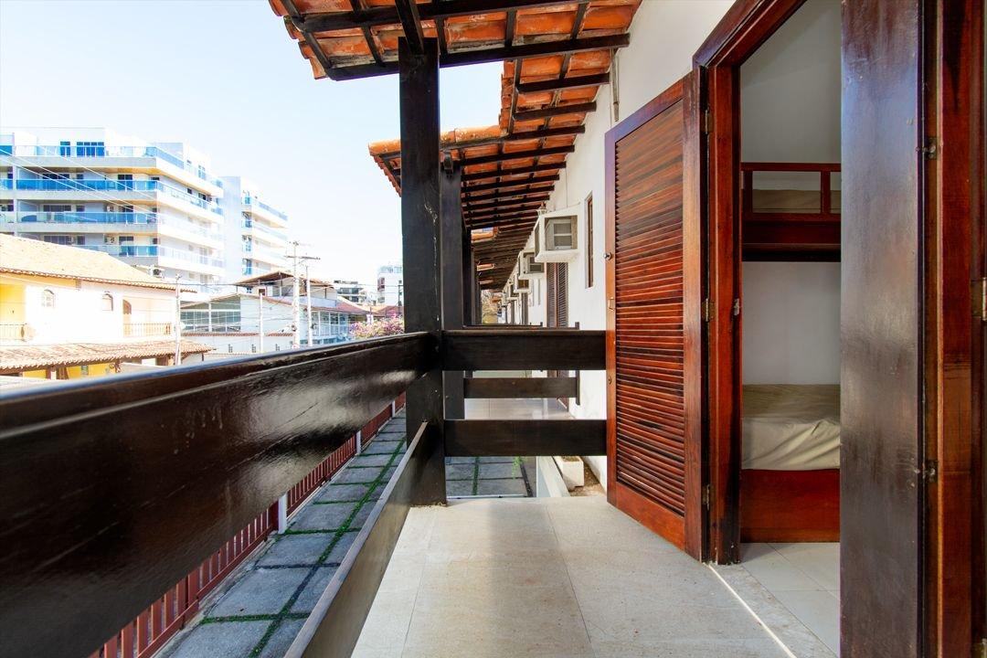 image-housing-carousel