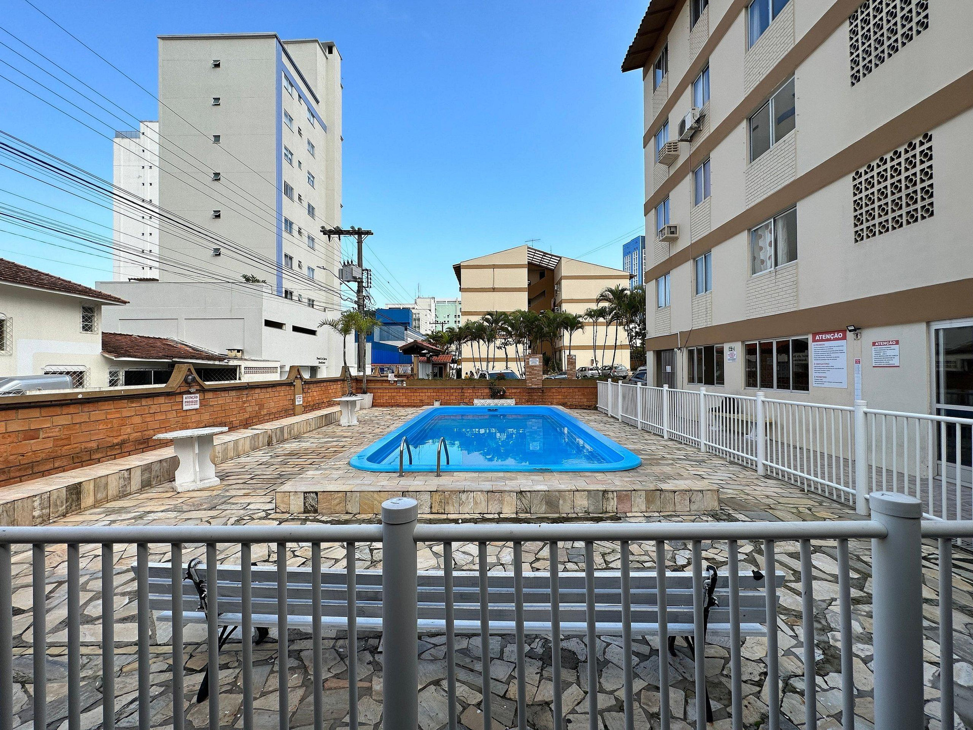 image-housing-carousel